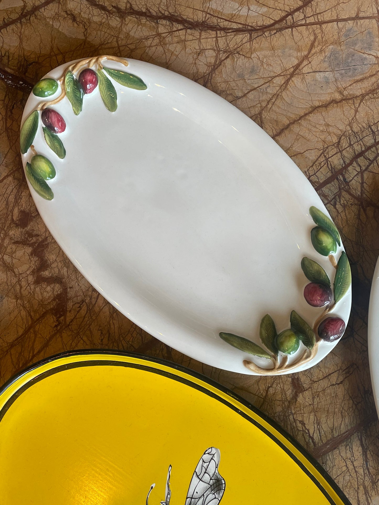 Lille aflangt fad m. olivenranker - Italiensk porcelæn