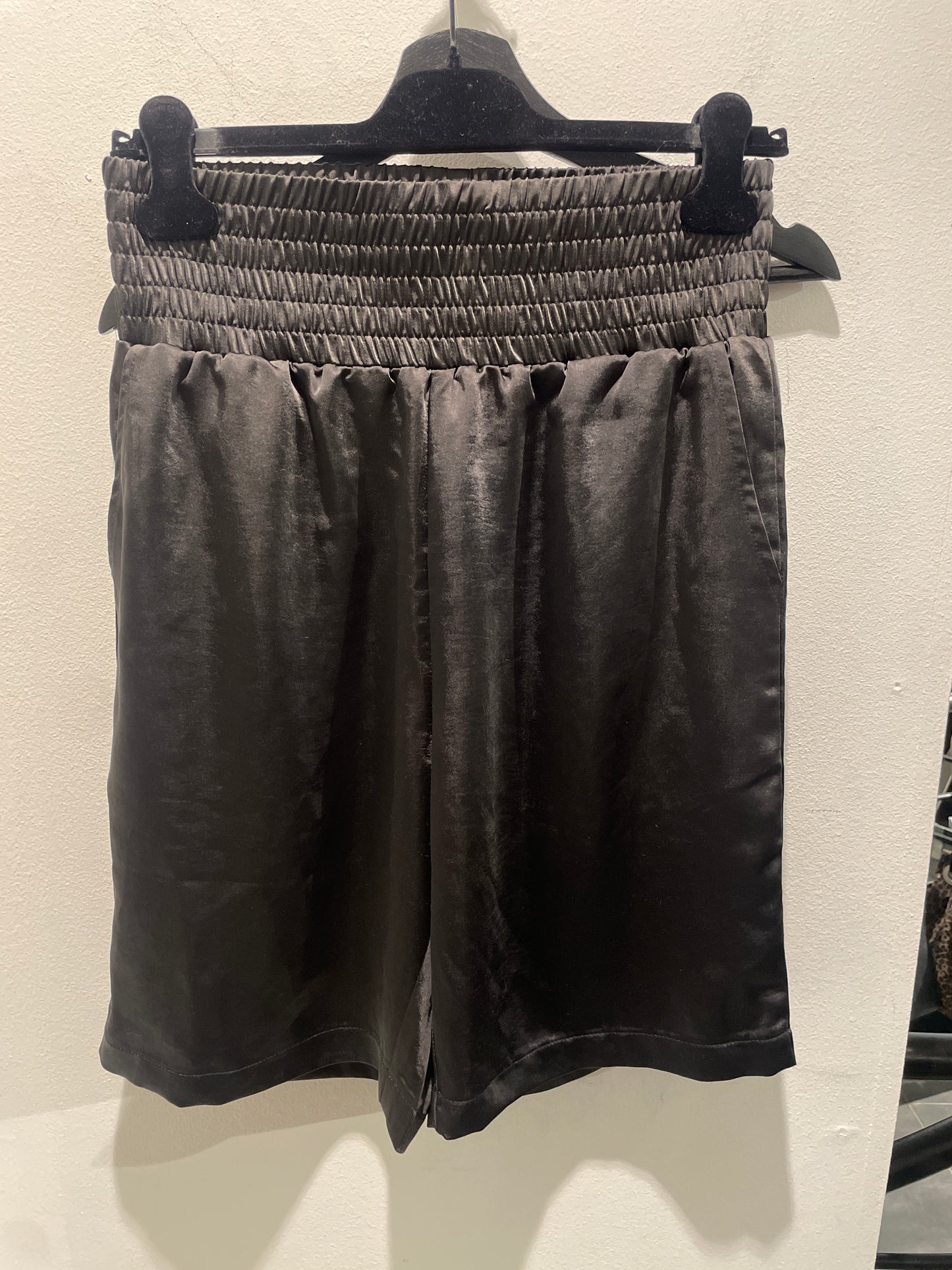 Sundarbay - Shorts - Black Satin - S - Medinas Wardrobe