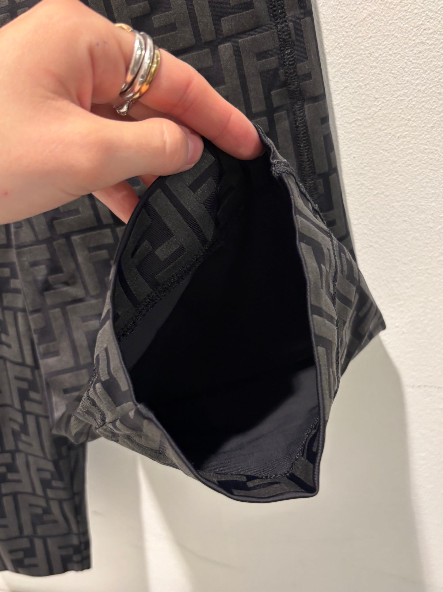 Fendi - Short tights - Medinas Wardrobe - EU36