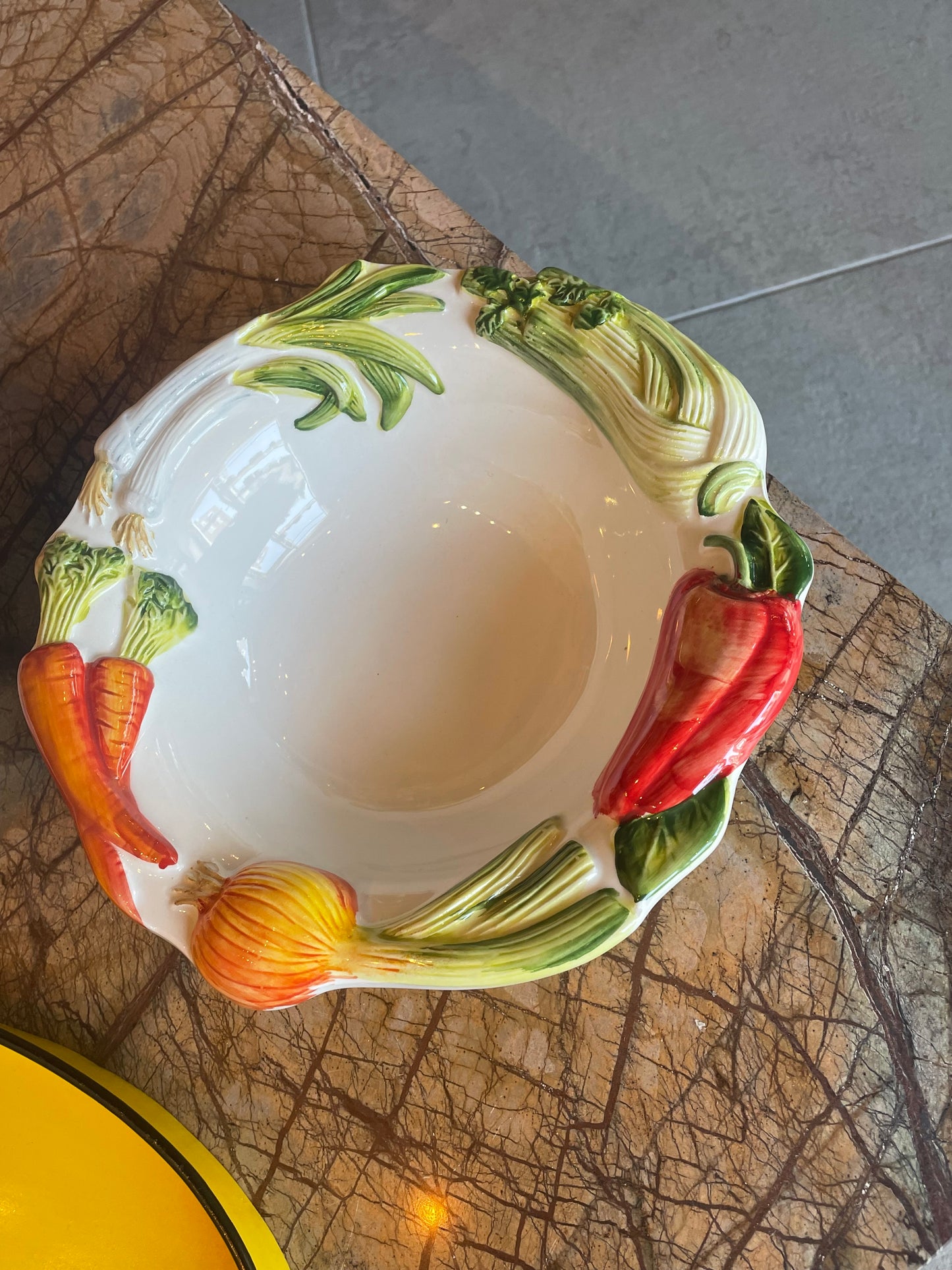Stor grøntsagsskål - Italiensk porcelæn