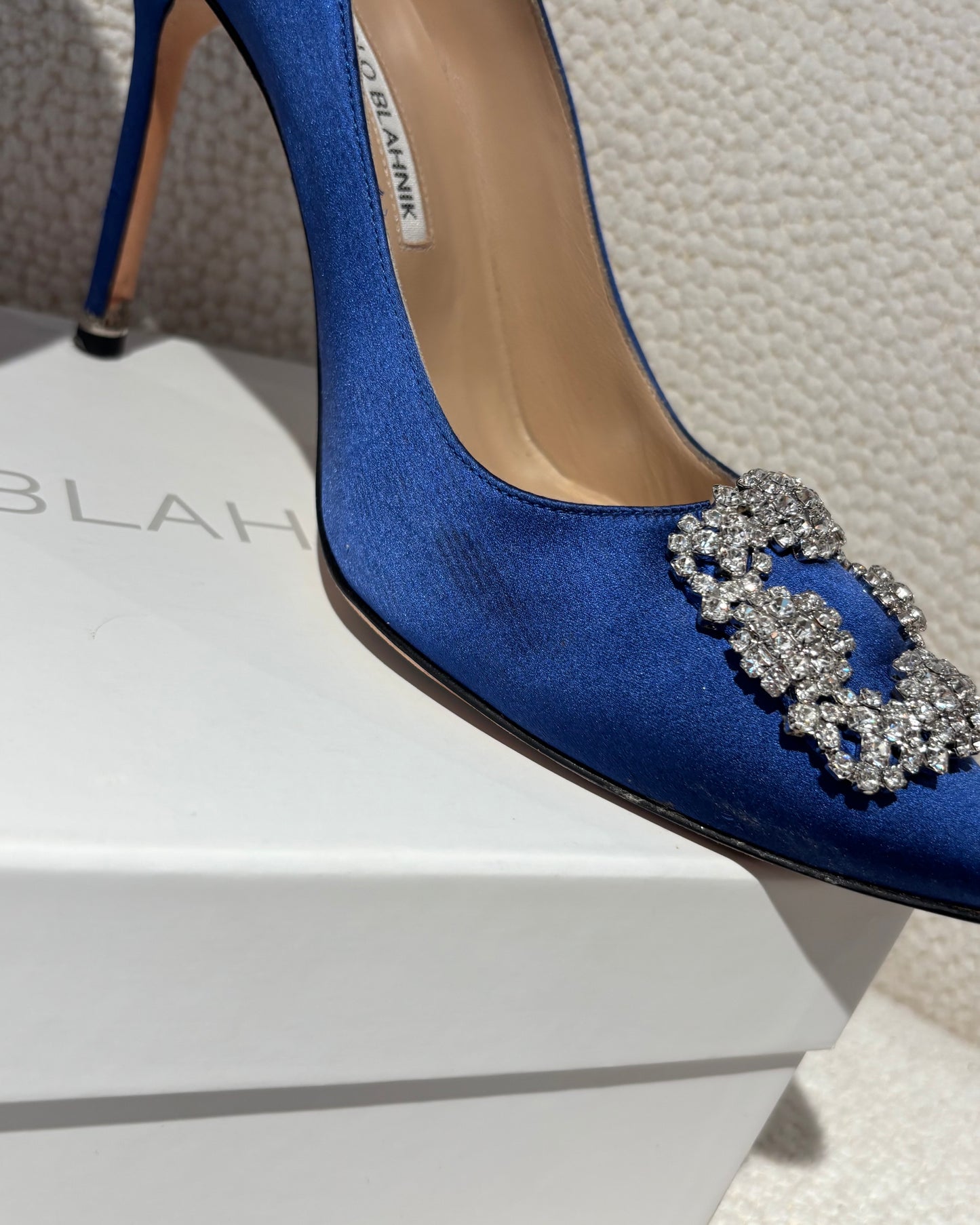 Manolo Blahnik Heels - Hangisi Pumps in Blue Satin - EU 41