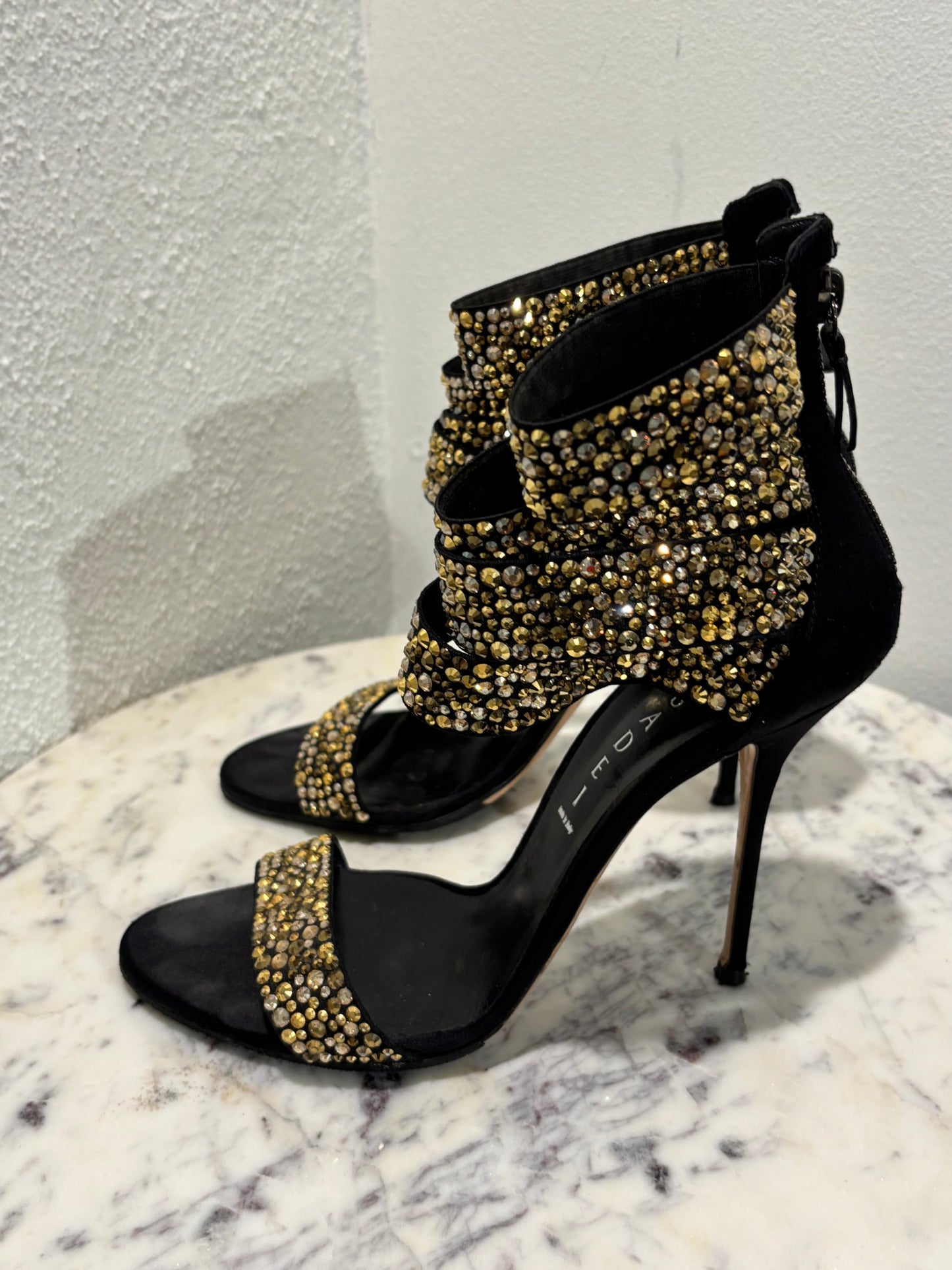 Casadei - heels - black w.gold - 39,5 - Medinas Wardrobe