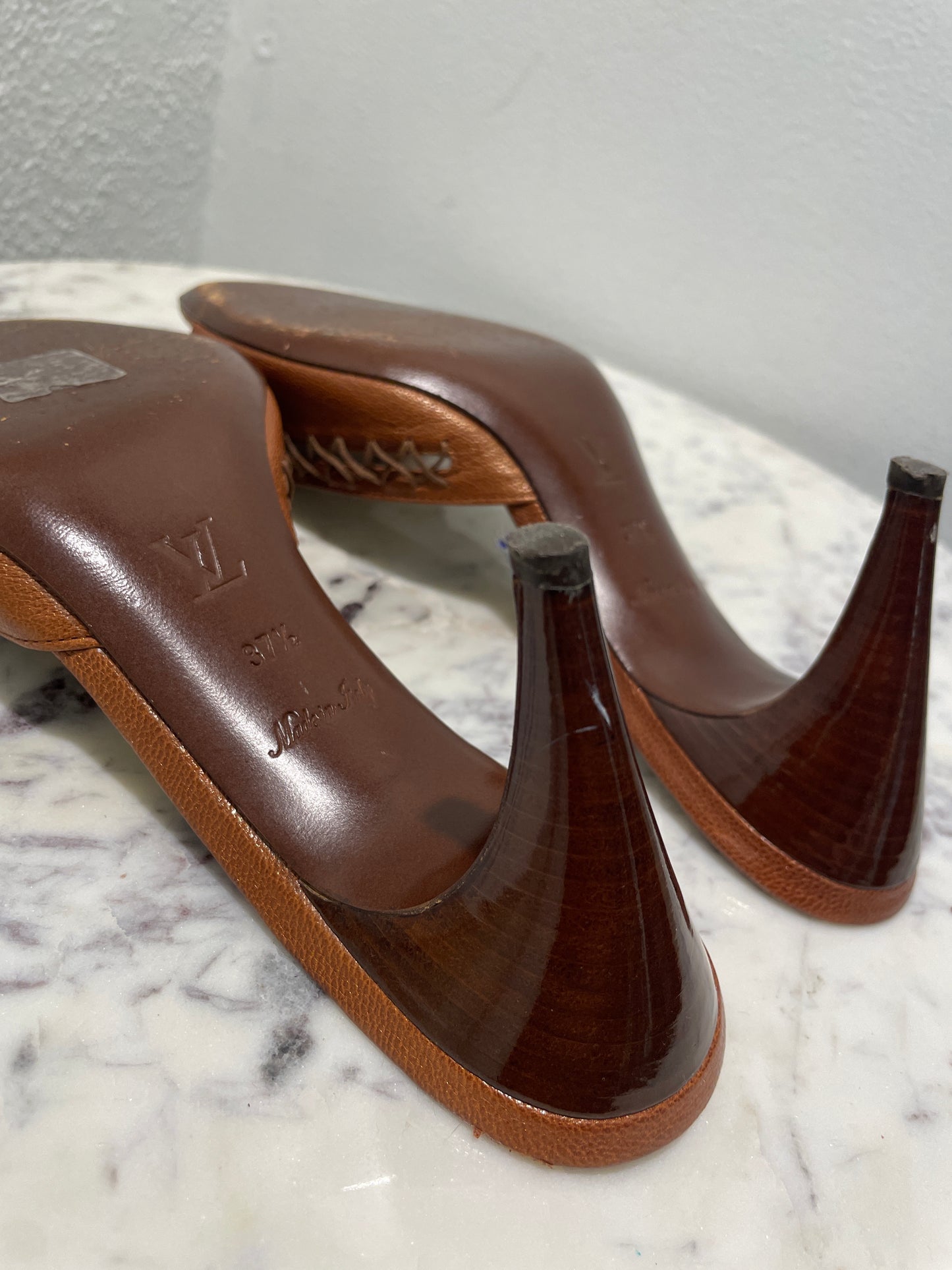 Louis Vuitton Tan Woven Leather Open-Toe Mules with Buckle Detail - 37,5