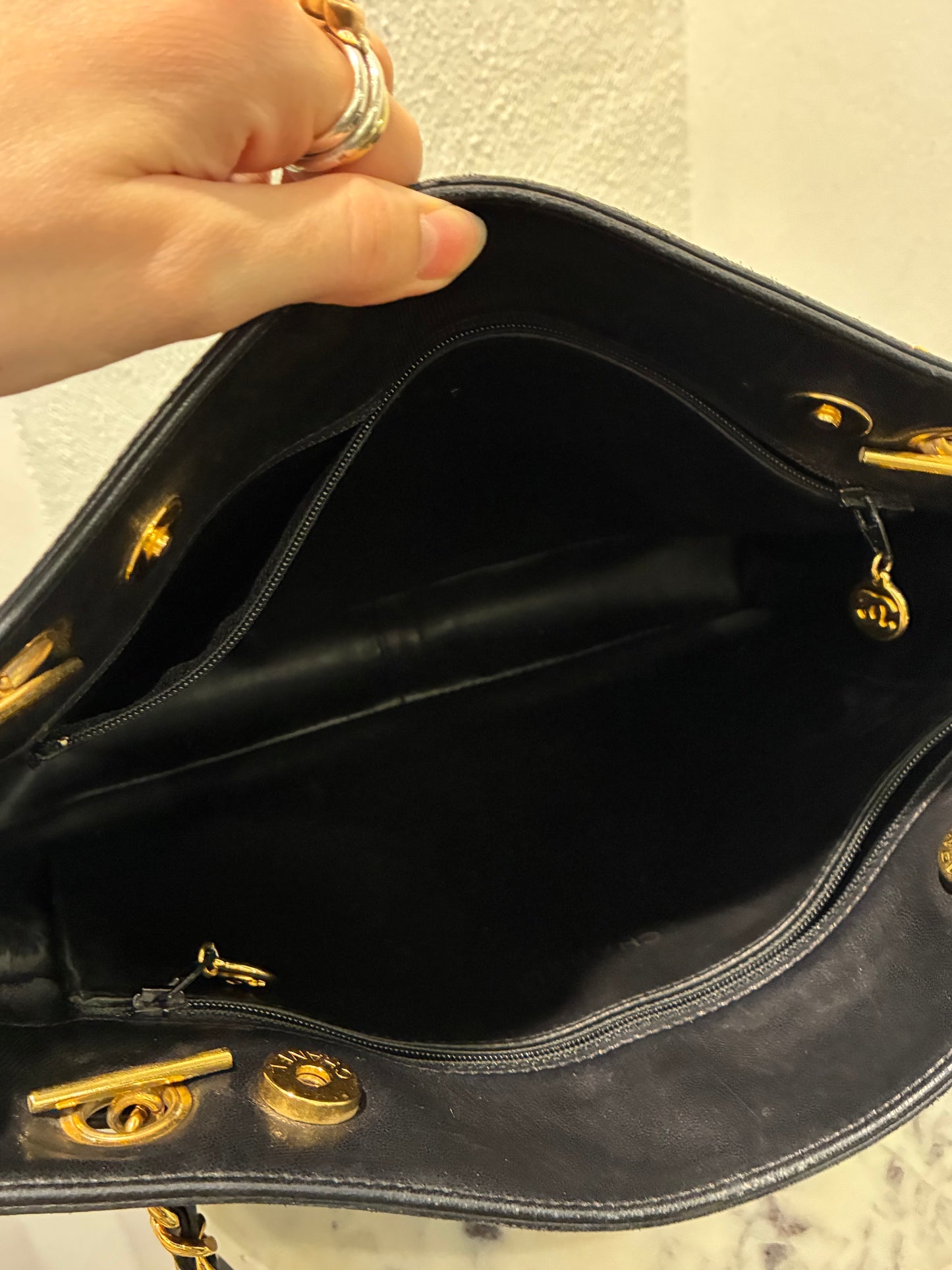 Chanel Vintage Tote - CC Logo - Black Lambskin & 24K Gold Hardware