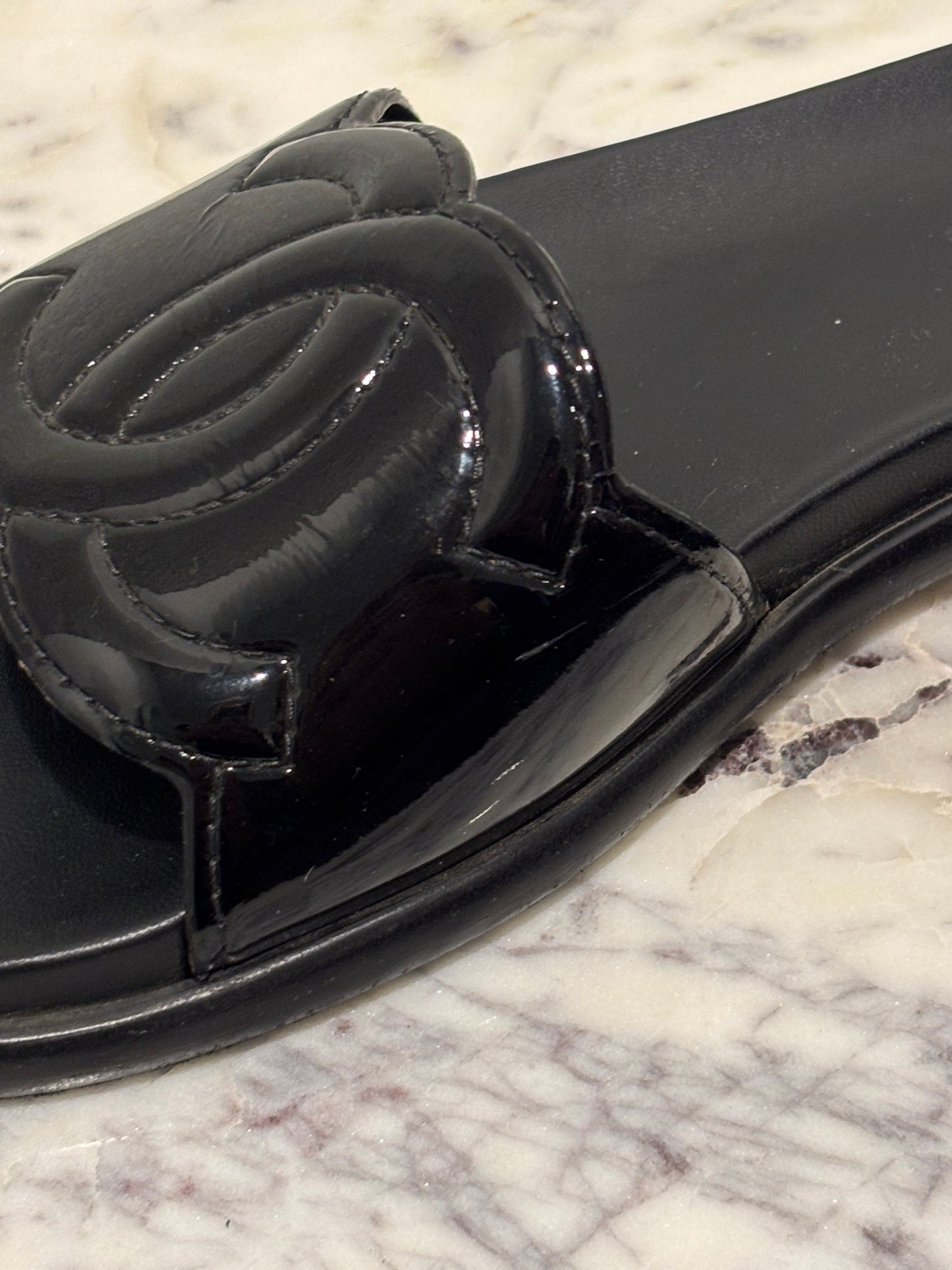 Chanel Sandals - CC Slide Sandals in Black Patent Leather - 38C