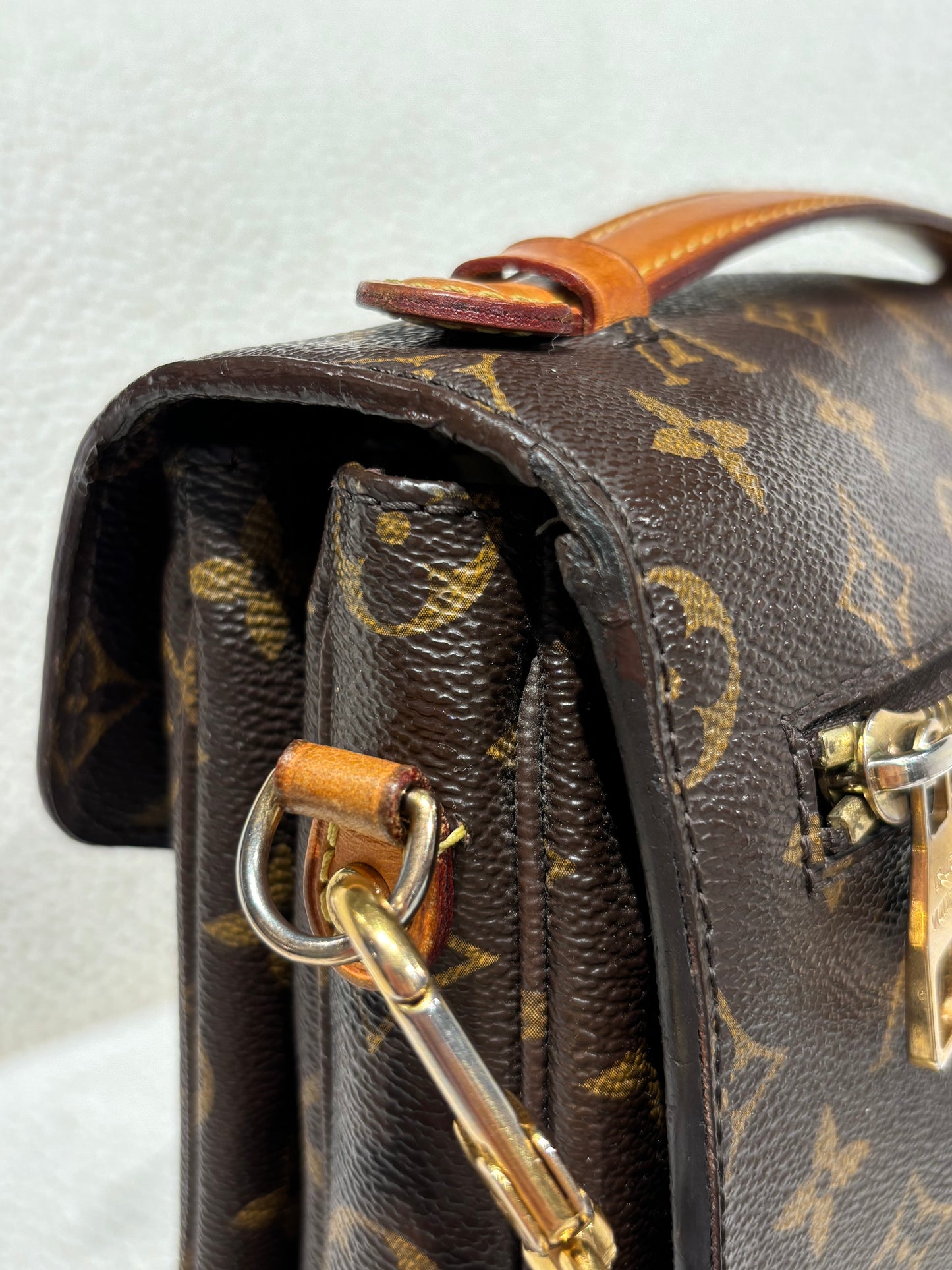 Louis Vuitton Pochette Métis – Brown Iconic Monogram leather