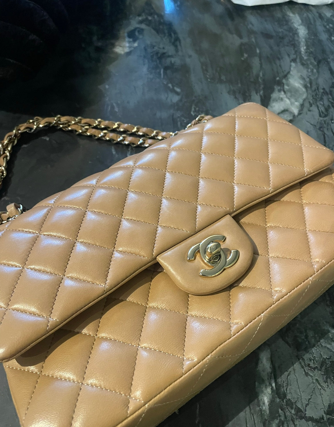 Chanel - Classic flap bag - Beige lammeskind m. guld hrdw.