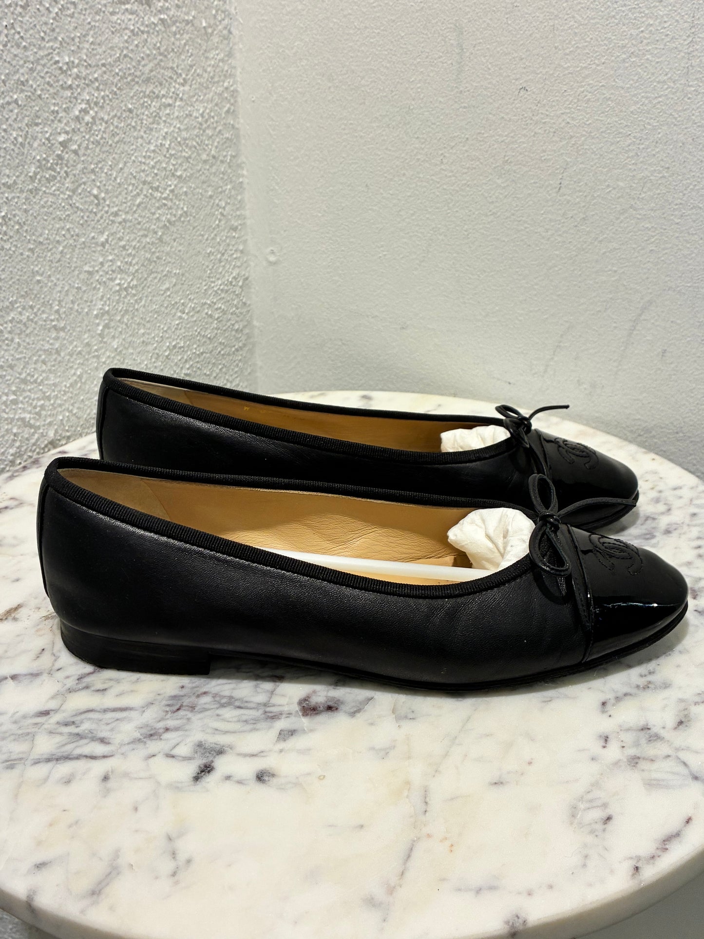 Chanel Ballerinas - Black Lambskin & Patent Leather - EU 38