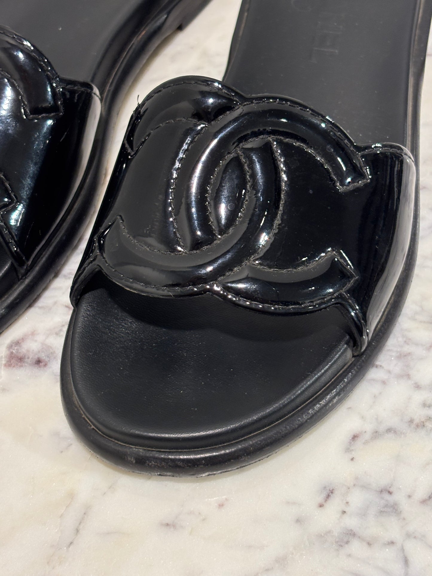 Chanel Sandals - CC Slide Sandals in Black Patent Leather - 38C