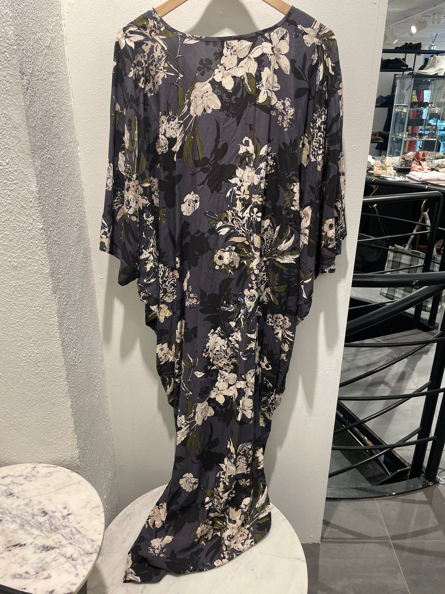 Collexion Dubai dress – Long patterned dress with batwing sleeves - One size