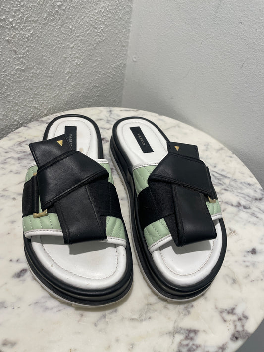 Vaerso Chunky Platform Crossover Sandals - 38