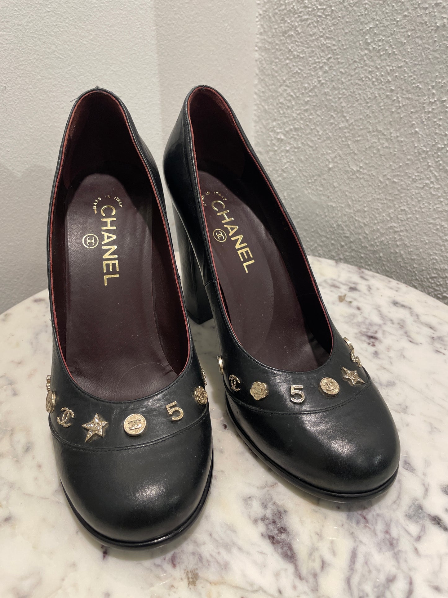 Chanel Heels – Rare in Black Leather & Gold Medallion Symbols - EU 40C