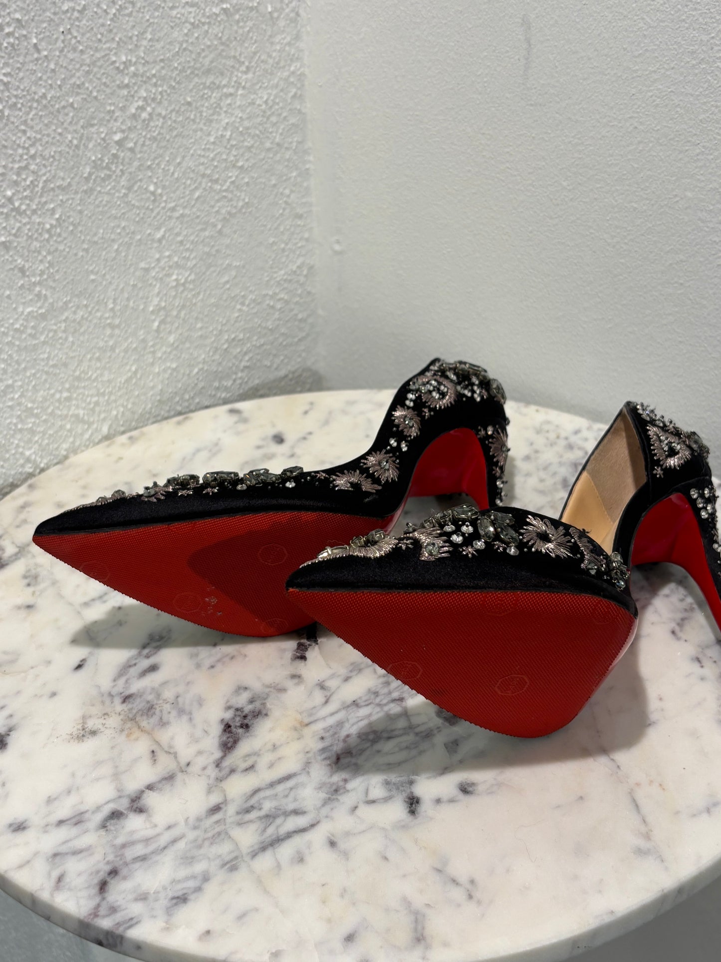 Christian Louboutin - Black satin - Brode/Strass - 38 - Medinas Wardrobe