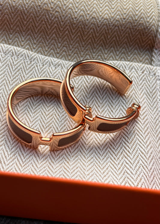 Hermès “Olympe” Øreringe – Guldbelagt med Madame Calfskin