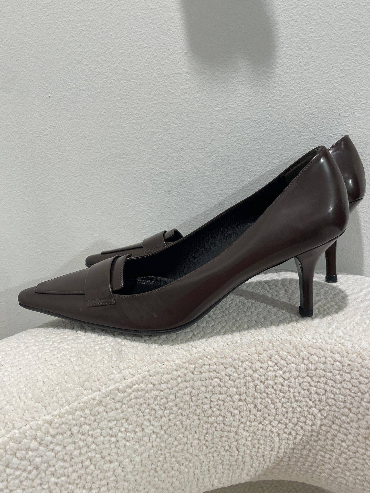 Prada Heels – Brown Patent leather - w. logo - 37,5