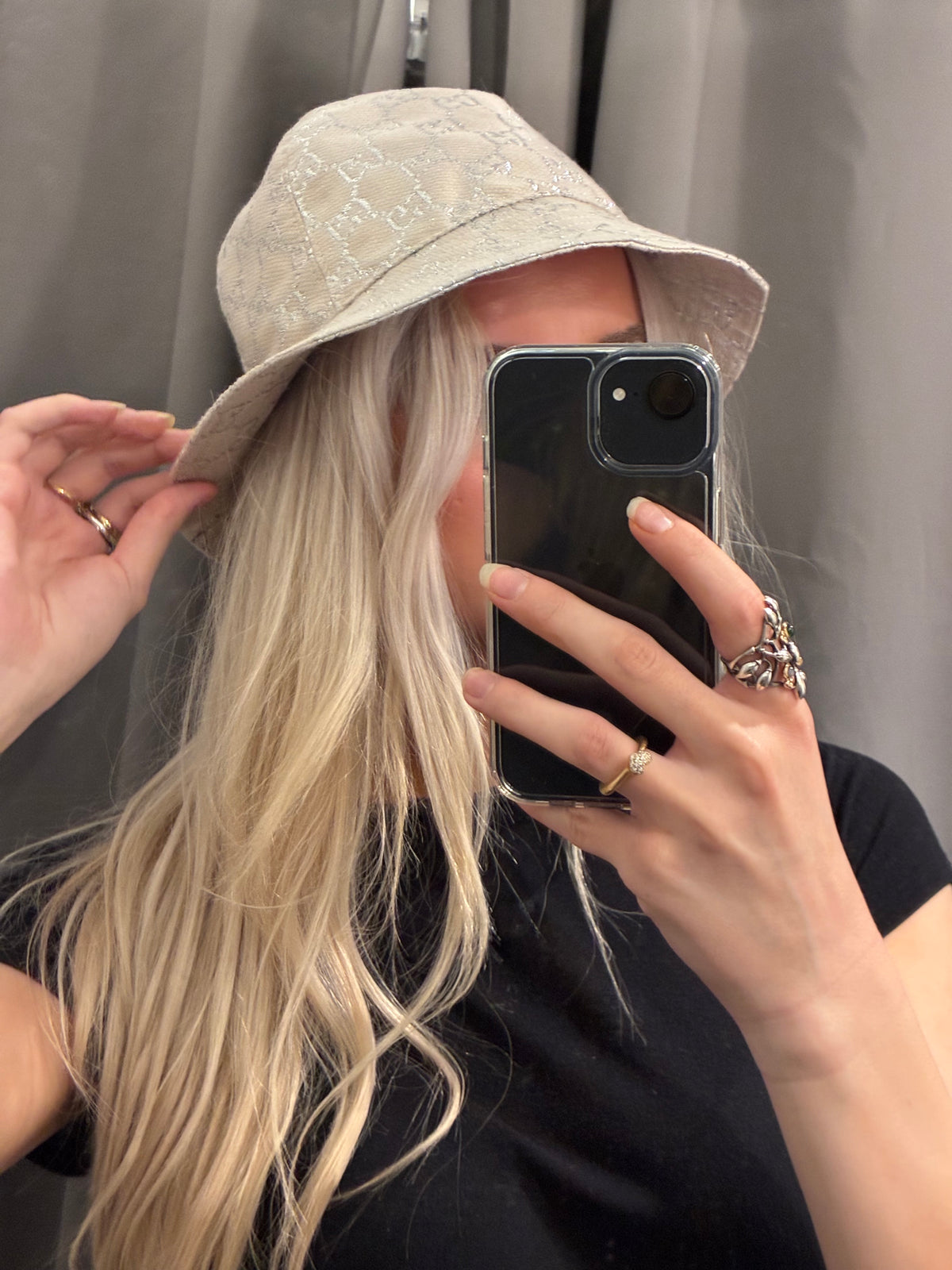 Gucci Bucket Hat - White/Cream w. Silver - M