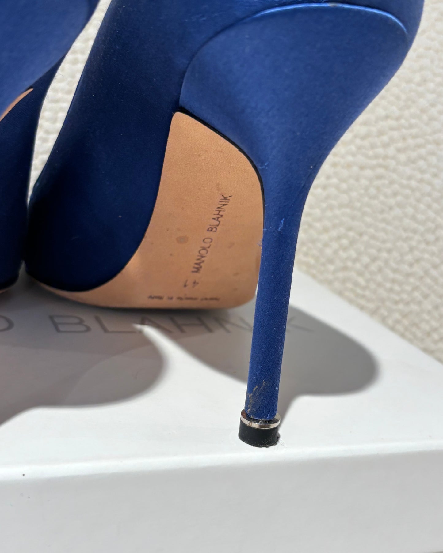 Manolo Blahnik Heels - Hangisi Pumps in Blue Satin - EU 41