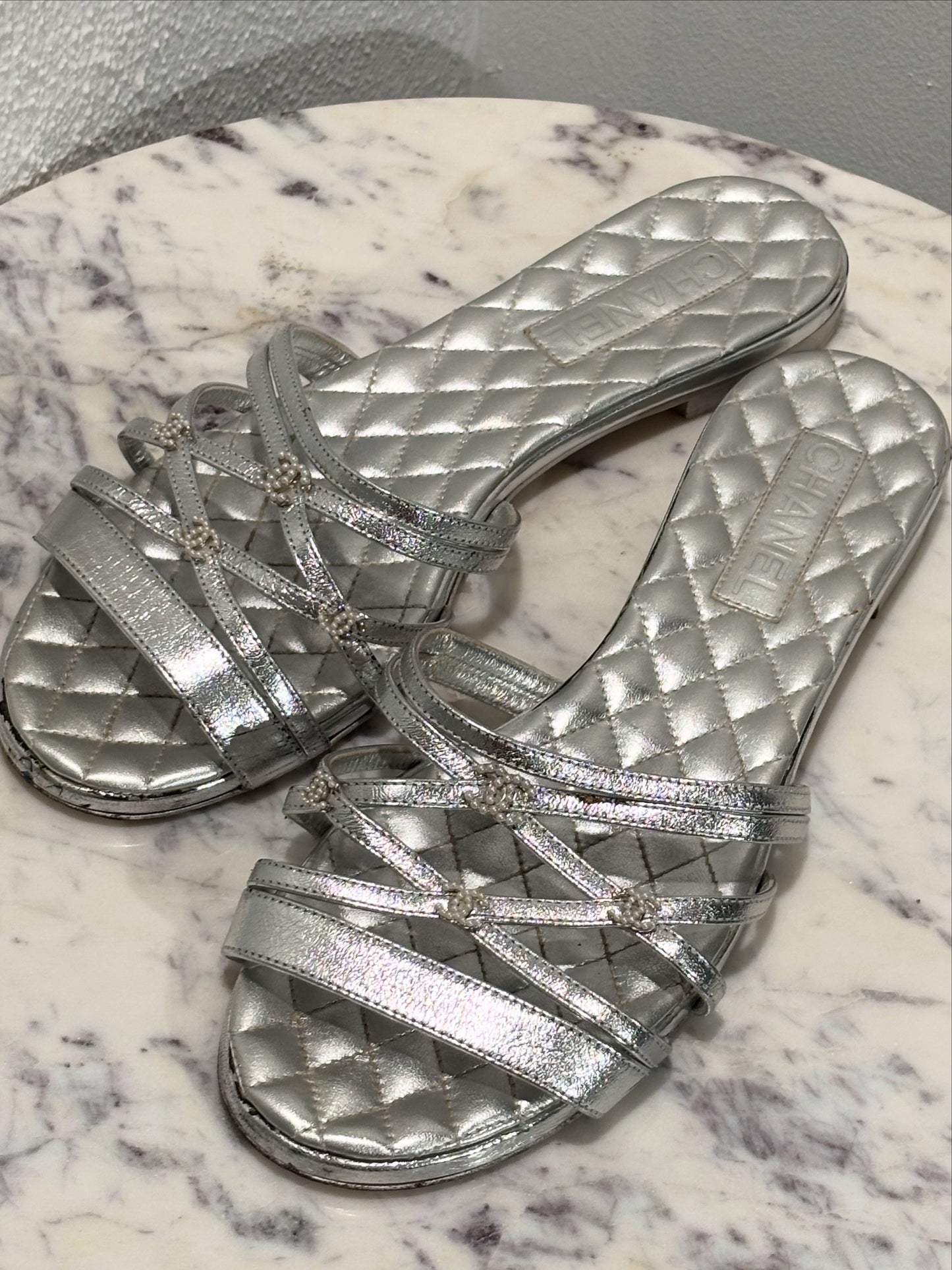 Chanel Sandals – Silver & Pearl Logos – EU 41C