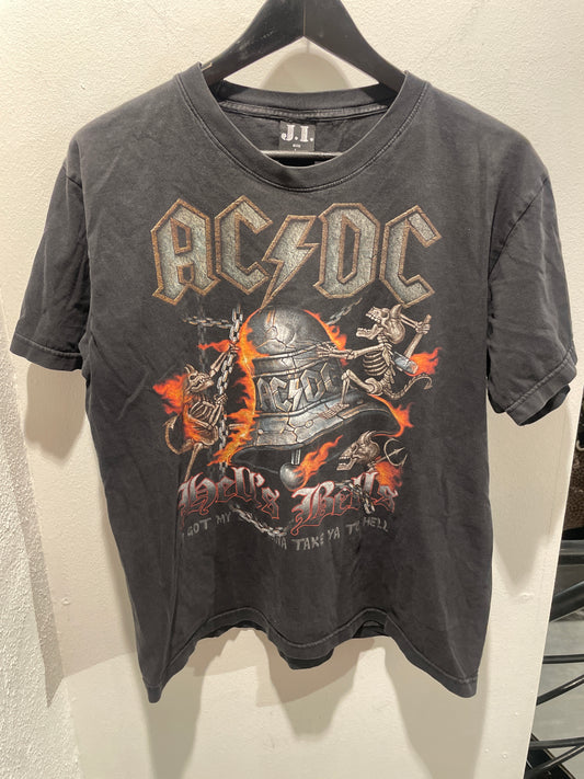 J.I. - T-shirt - AC/DC - Medinas Wardrobe