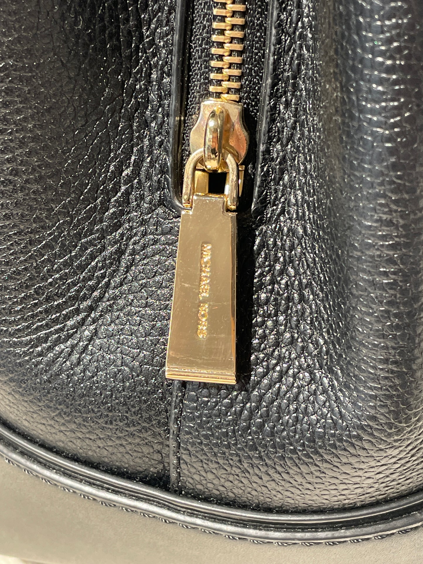 Michael Kors - black & gold - 30 cm x 26 cm.