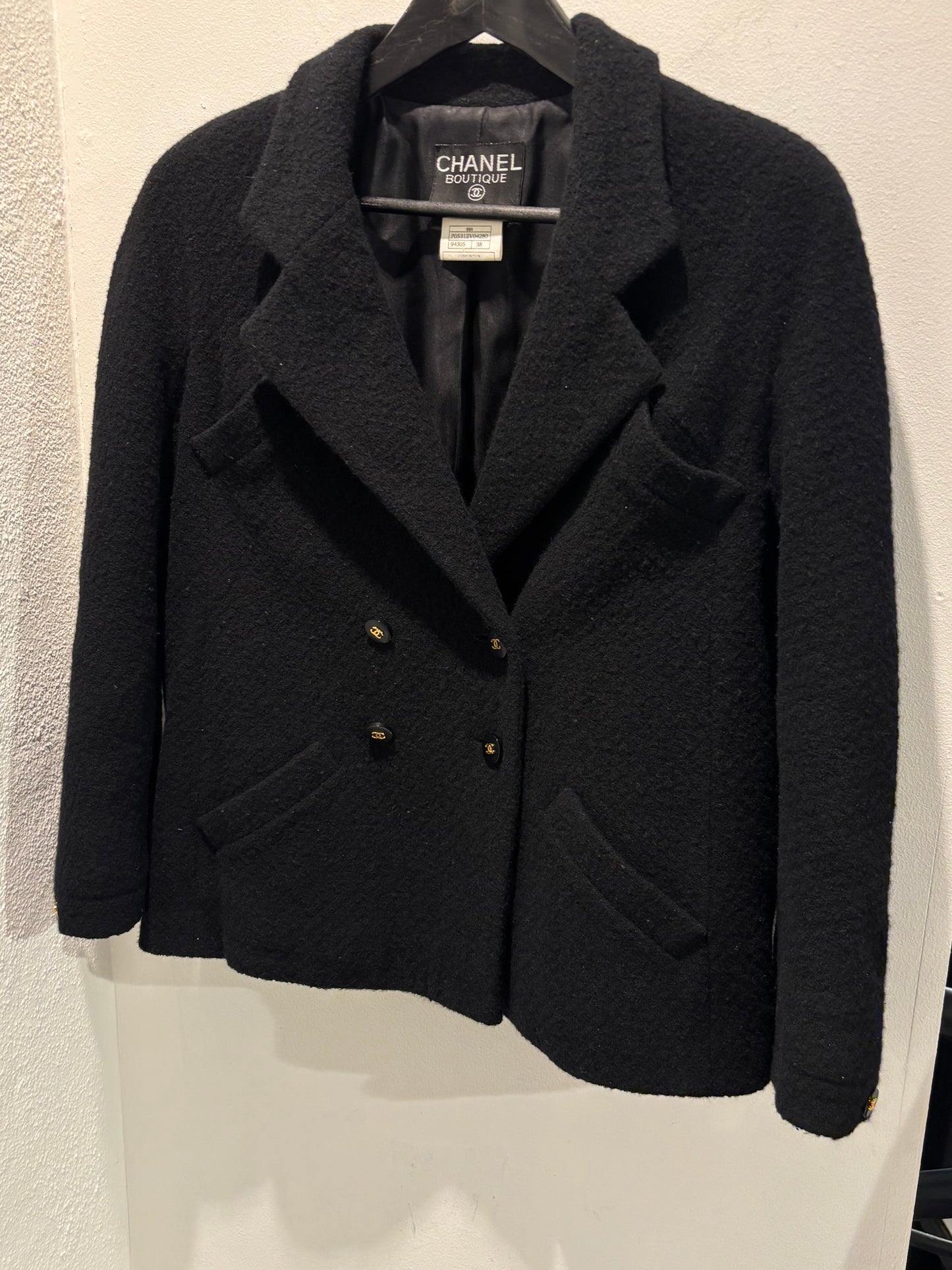 Chanel - Bouclejacket - black with  gold logo bottons - Medinas Wardrobe - EU36