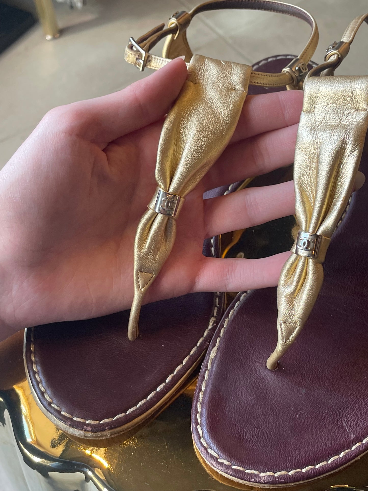 Chanel - Sandal i guld