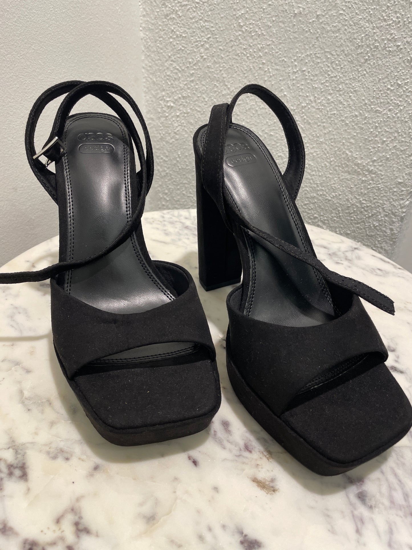 ASOS - Block Heel Sandals – Str. 39- Medinas Wardrobe