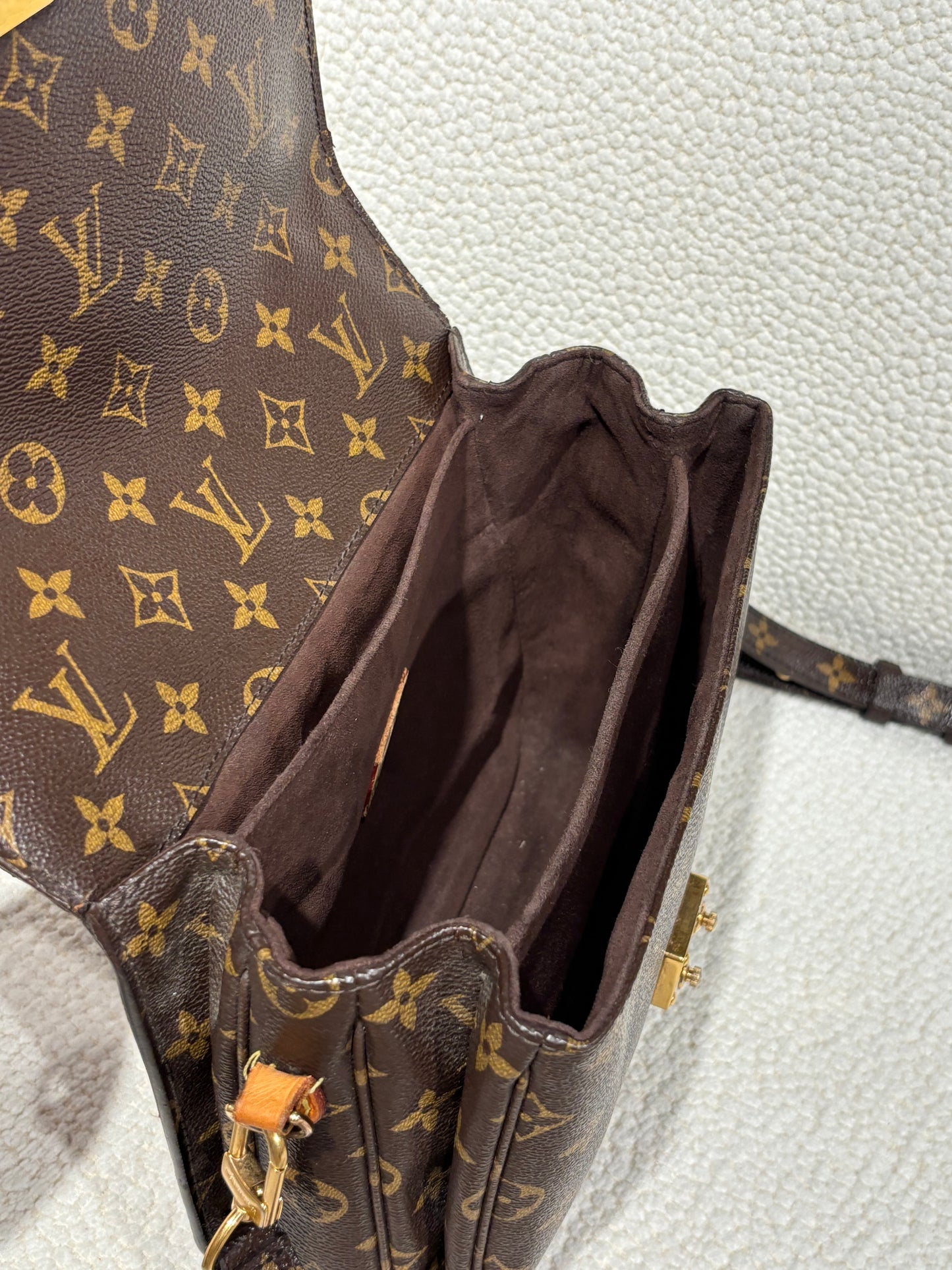Louis Vuitton Pochette Métis – Brown Iconic Monogram leather