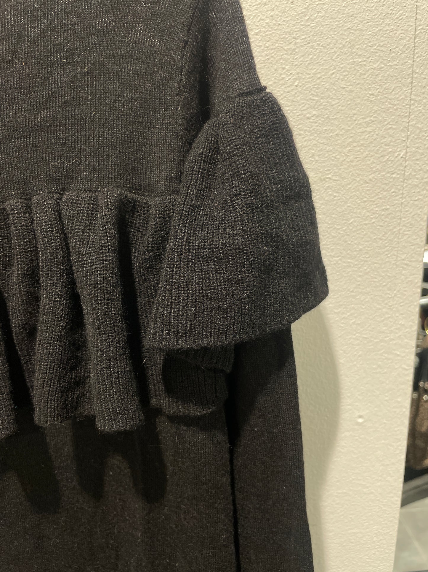 Munthe - Knit w. frills - black - EU38 - Medinas Wardrobe