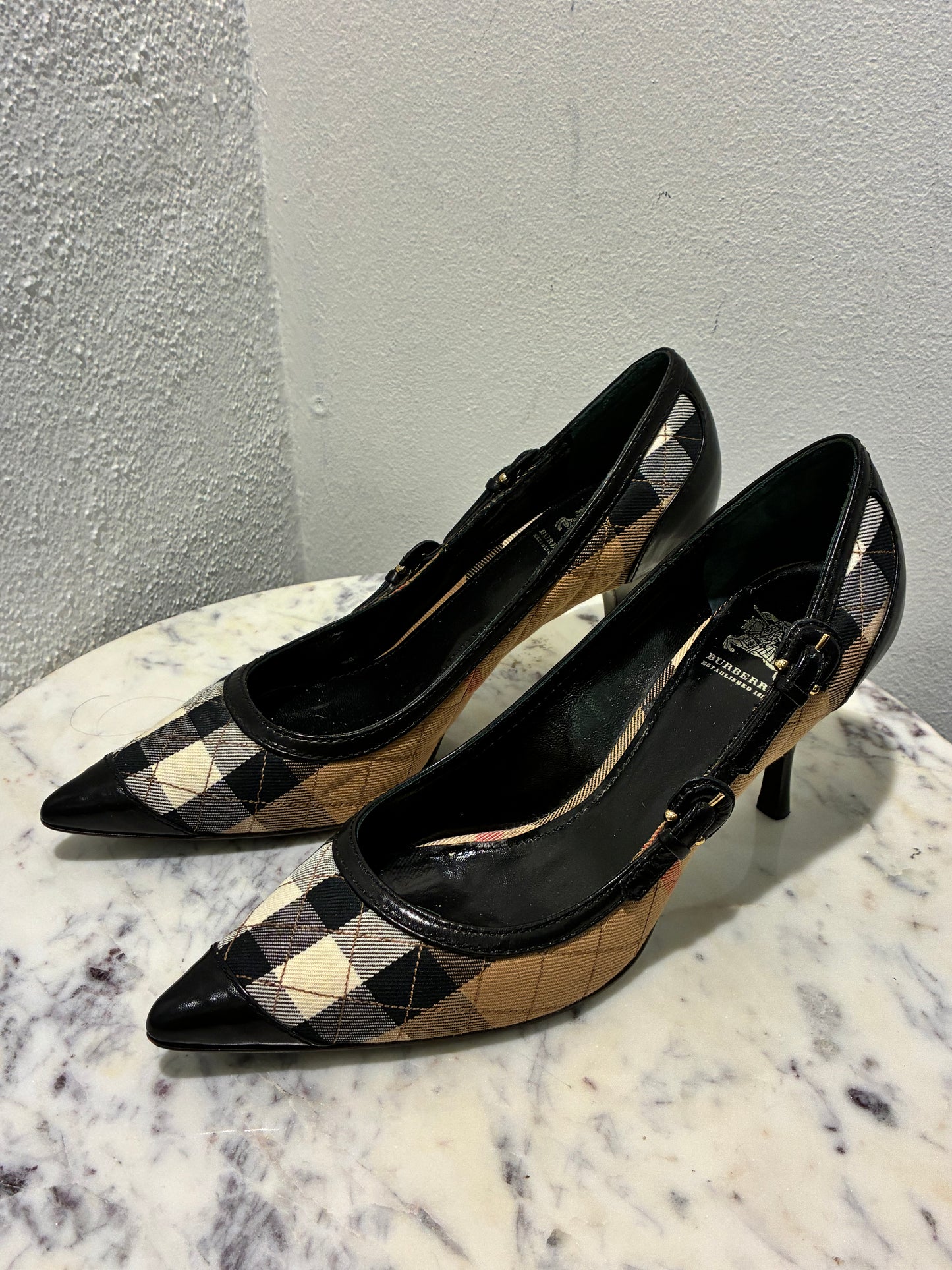 Burberry — Classic Check Pumps — EU 39