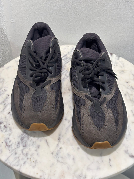 Adidas Yeezy - Adidas Yeezy Boost 700 V1 "Utility Black" - EU40 - Medinas Wardrobe