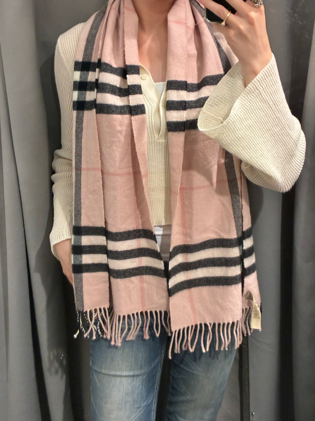 Burberry — Classic Scarf in 100% Pure Cashmere - Soft pink