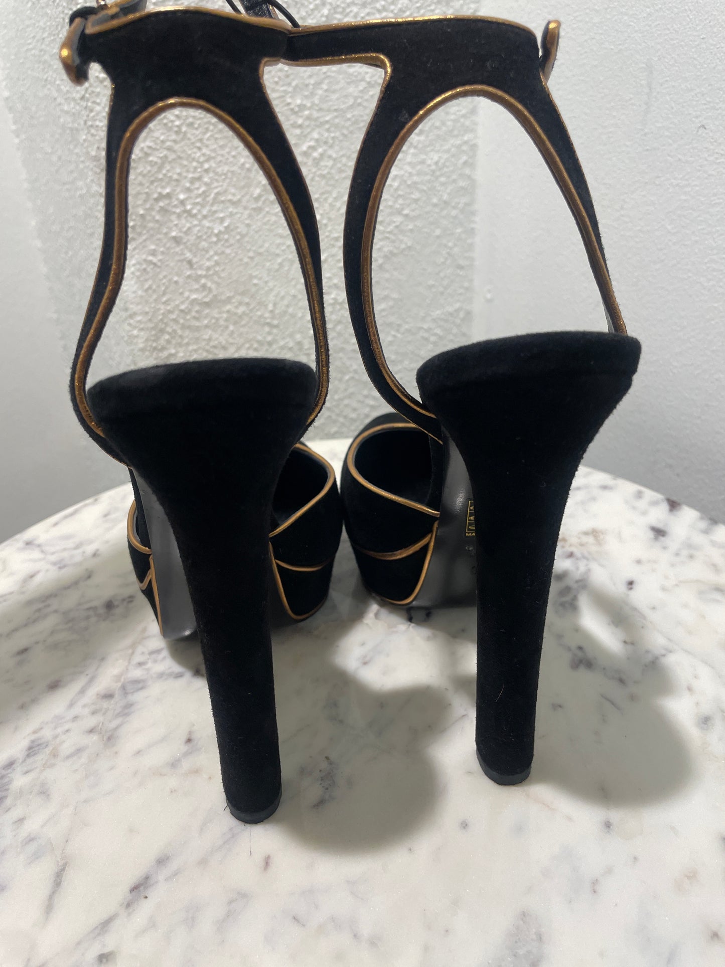 Gucci Houston Suede Platform Ankle-Strap Sandals - 37,5