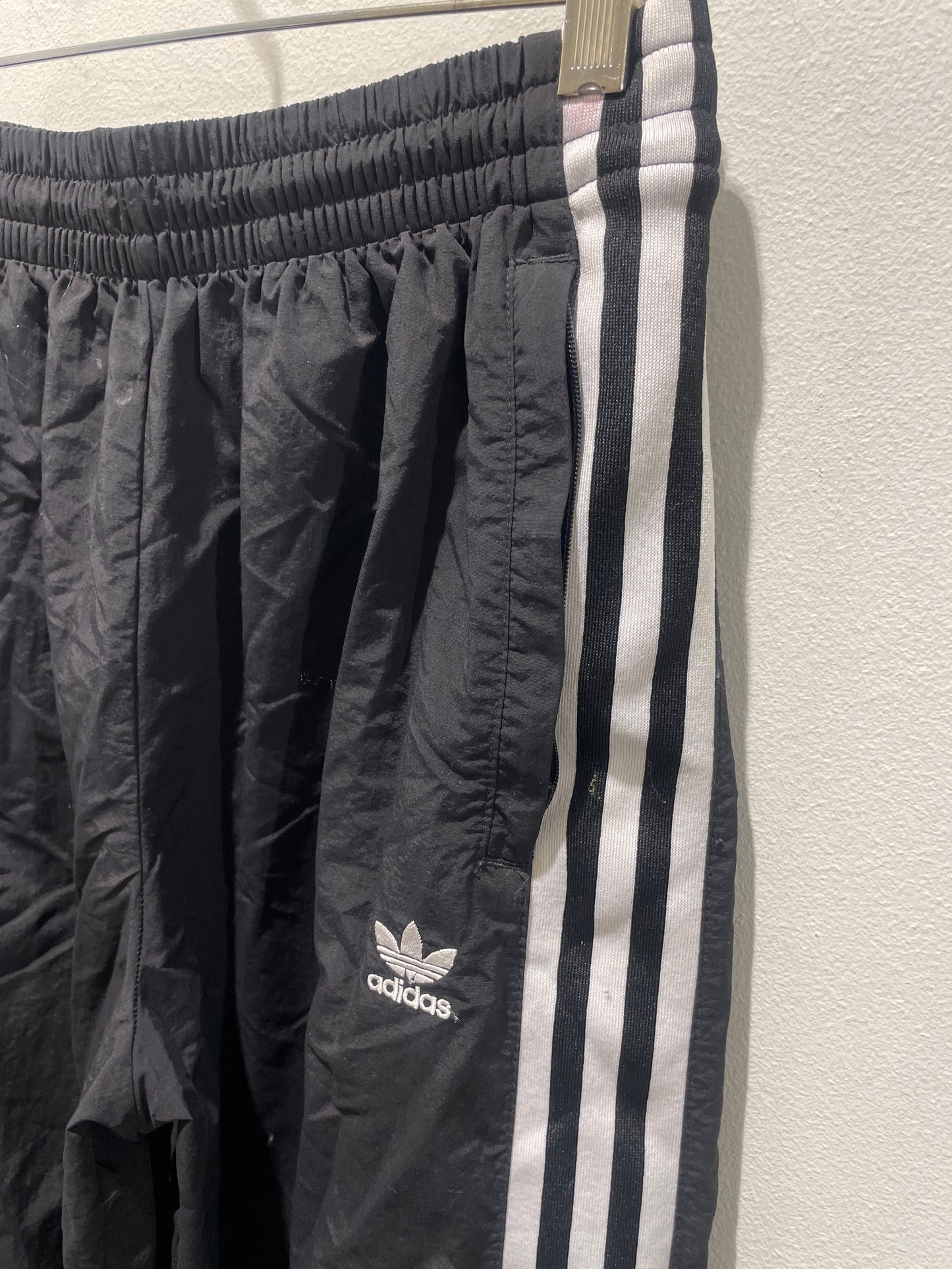 Adidas - Windbreaker Sweatpants - Black/White - Medinas Wardrobe - EU36
