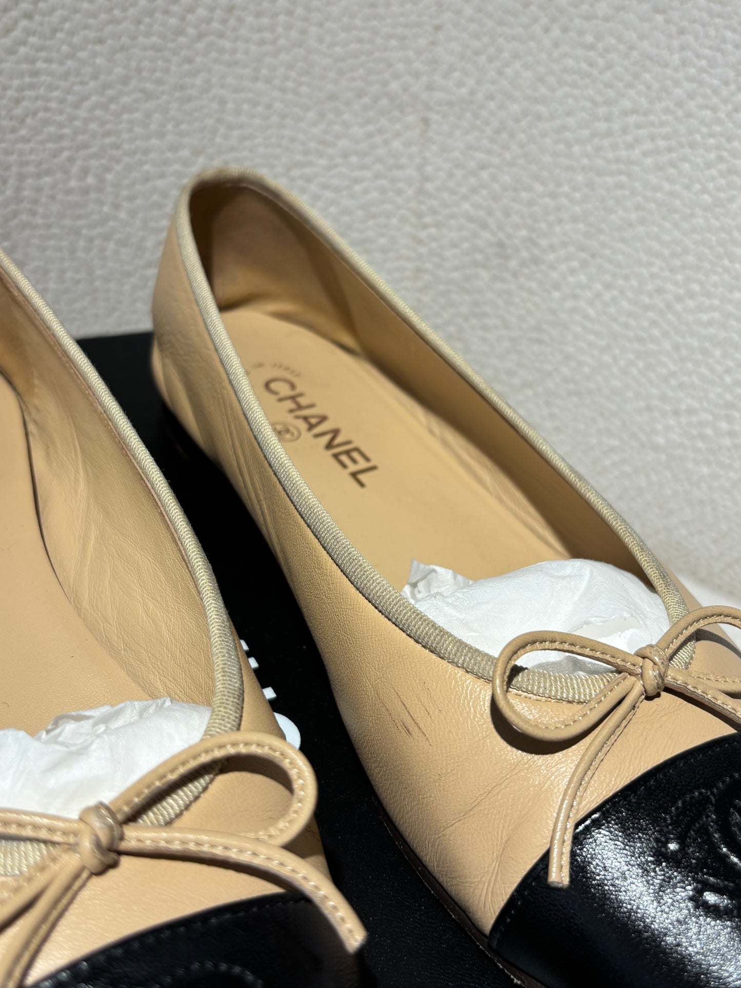Chanel Ballerinas - Beige and Black lambskin - EU 40C