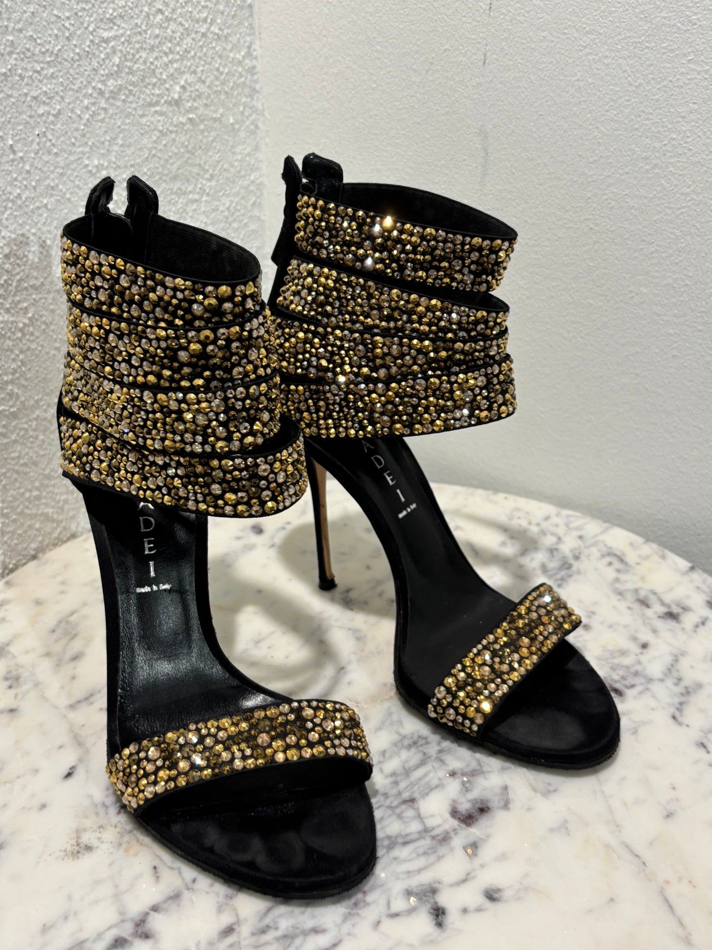 Casadei - heels - black w.gold - 39,5 - Medinas Wardrobe