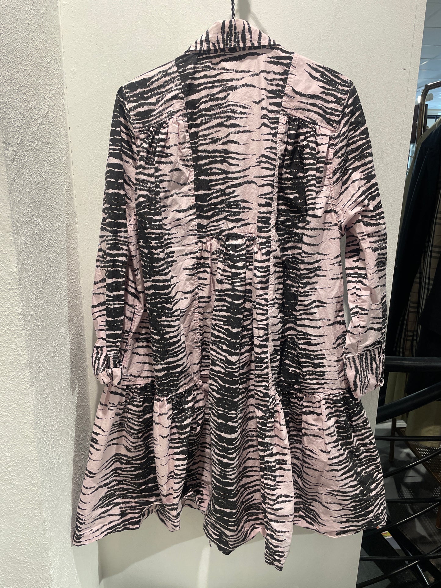 Ganni - oversized dress - Rose & Black - EU40