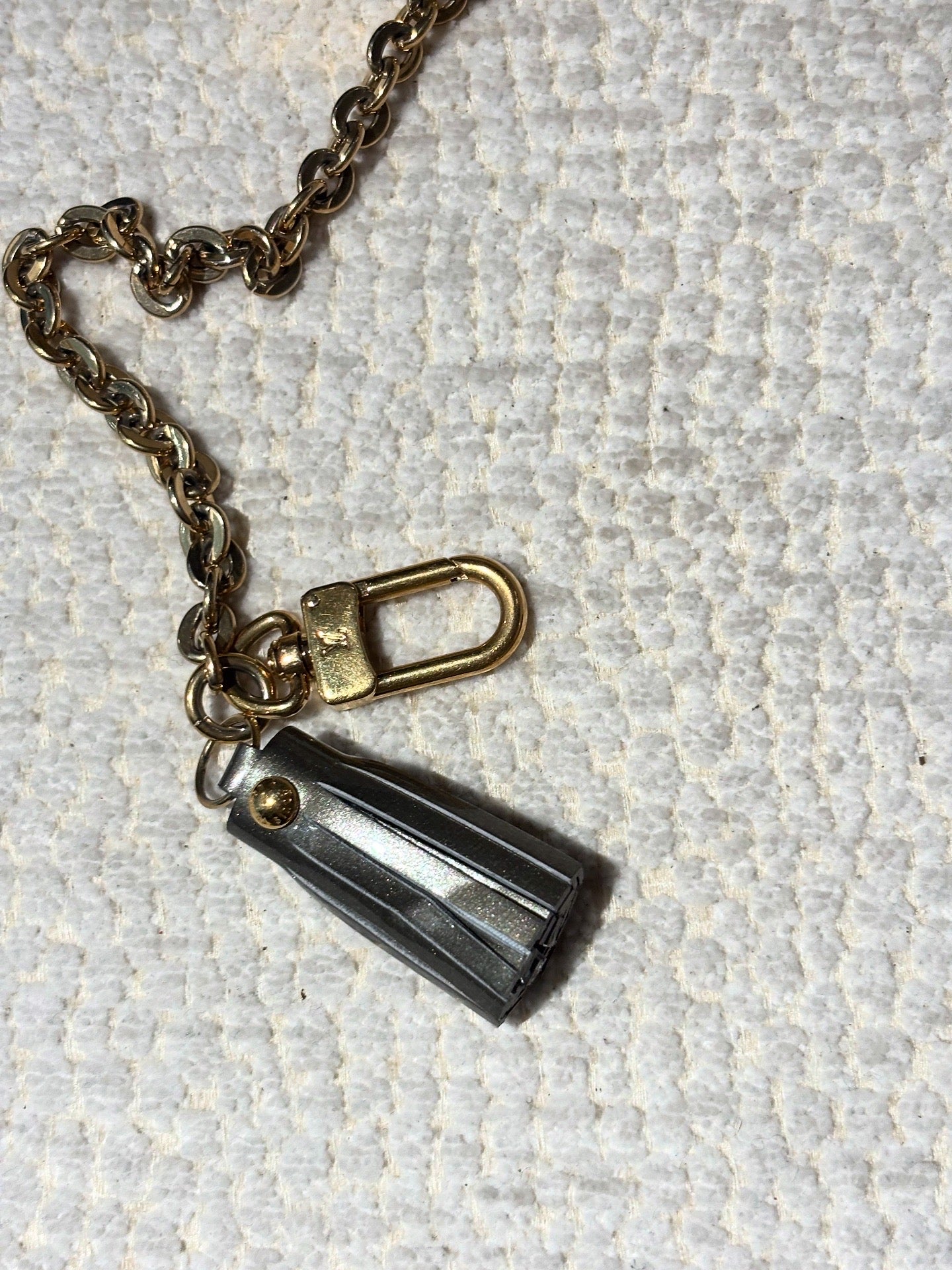 Louis Vuitton Vernis Pouch - Silver Patent leather & Gold Key Chain