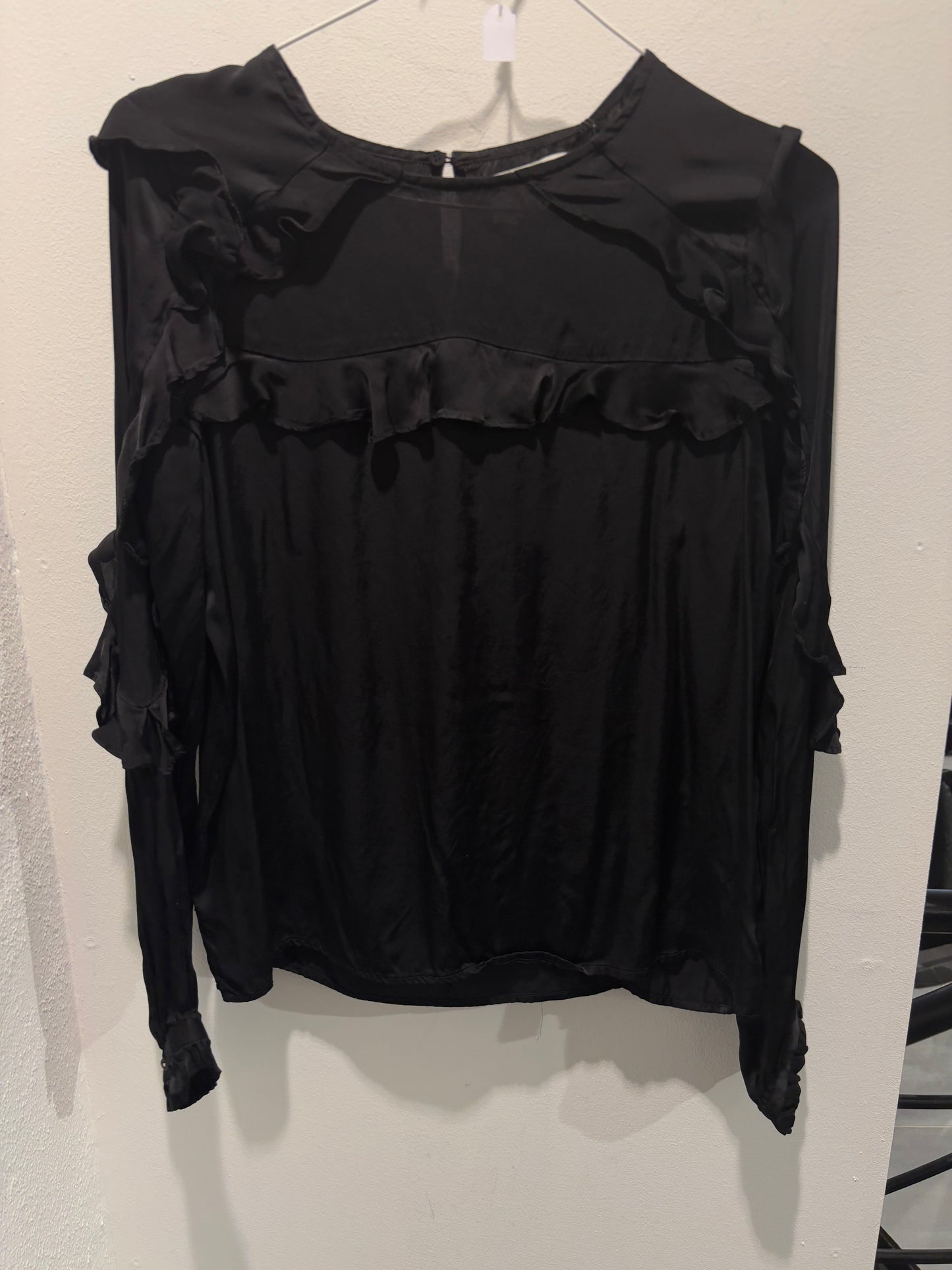 Munthe - top - black w. frill - EU38 - Medinas Wardrobe