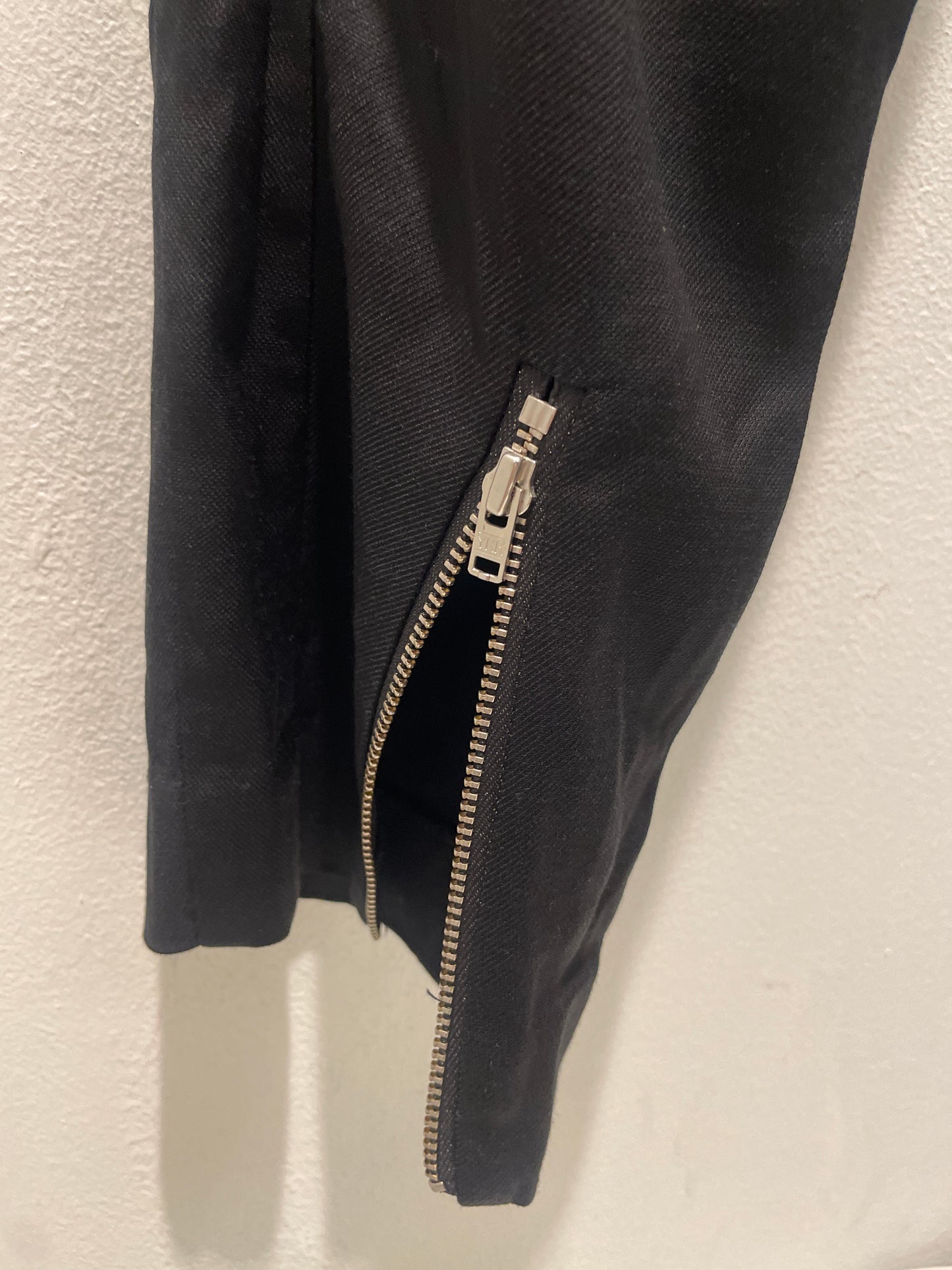 Designers Remix - Pants - Black w. zippers - Medinas Wardrobe - EU36