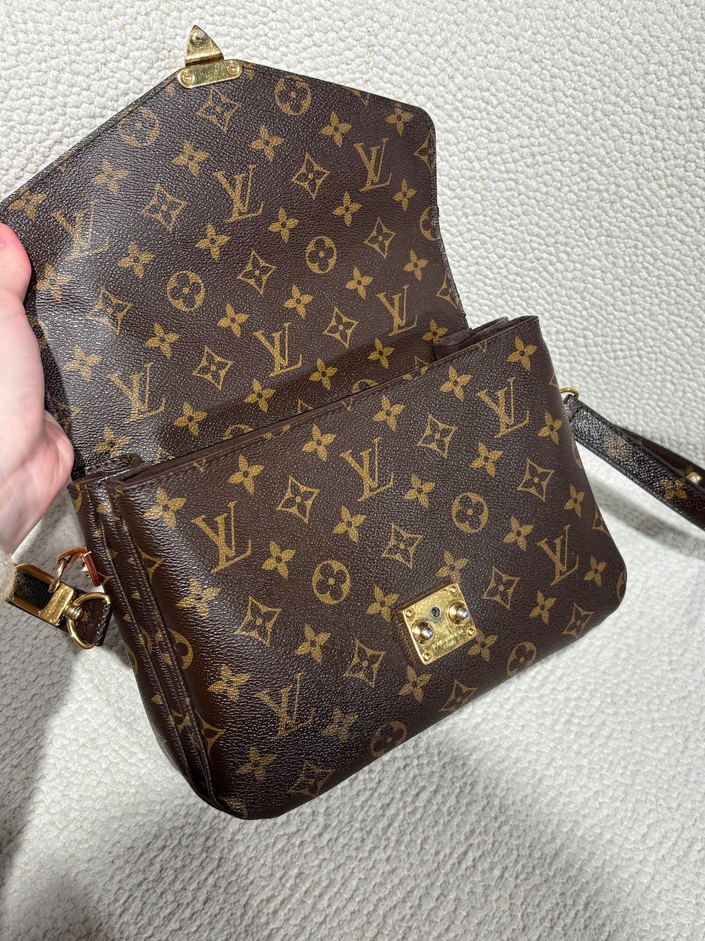 Louis Vuitton Pochette Métis – Brown Iconic Monogram leather