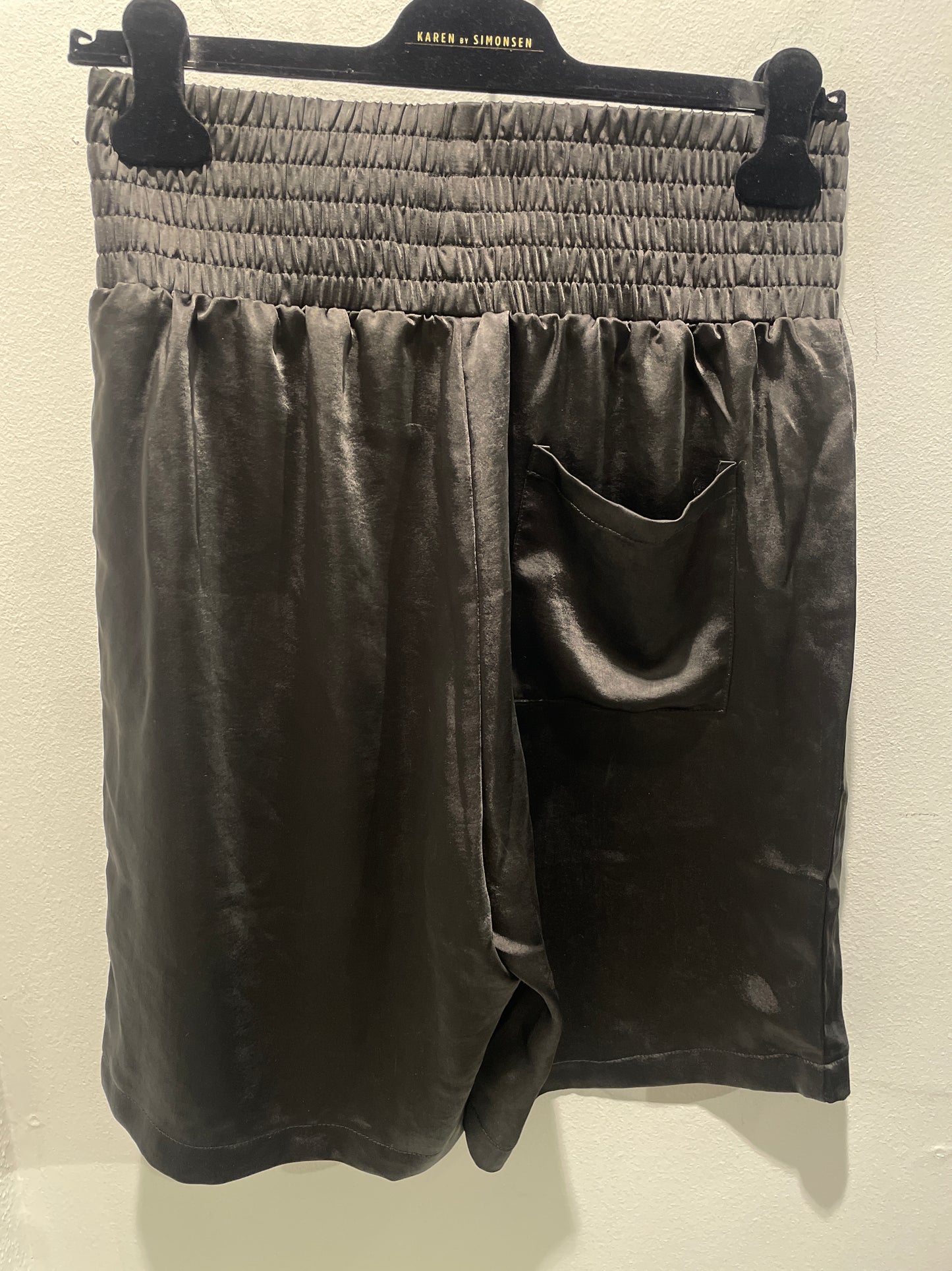 Sundarbay - Shorts - Black Satin - S - Medinas Wardrobe