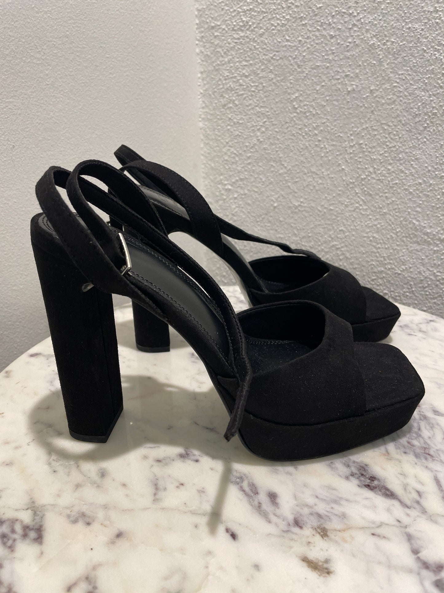 ASOS - Block Heel Sandals – Str. 39- Medinas Wardrobe