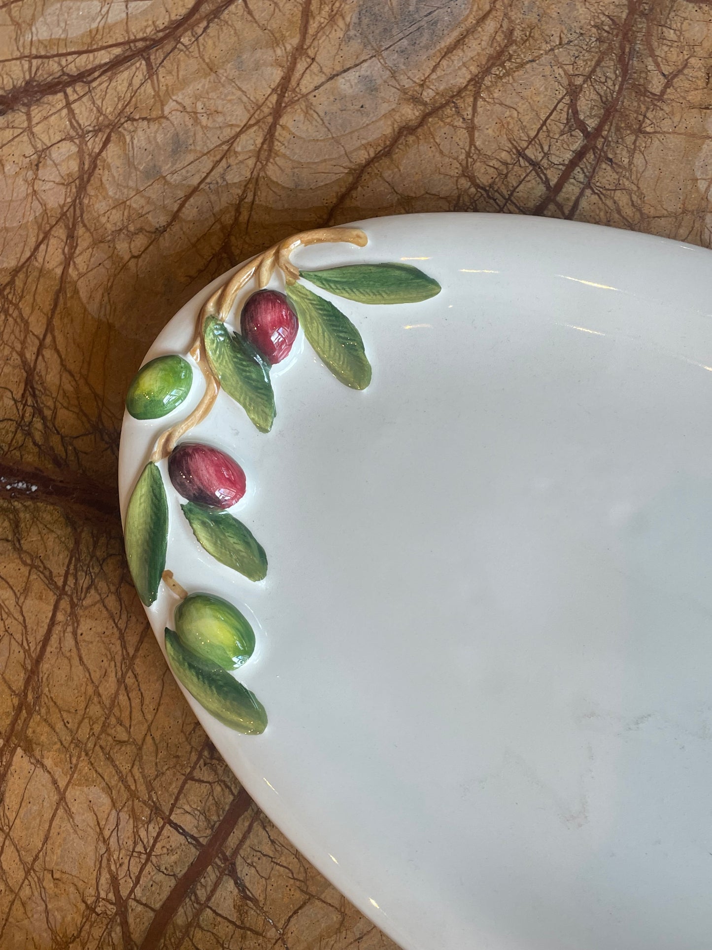 Lille aflangt fad m. olivenranker - Italiensk porcelæn