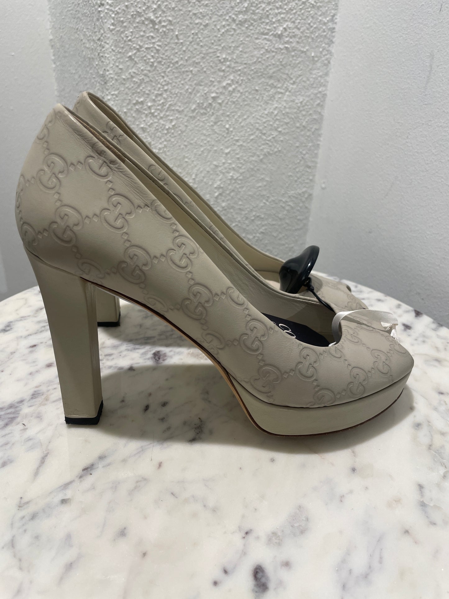 Gucci Guccissima Off-White Embossed Leather Peep-Toe Platform Pumps - 38