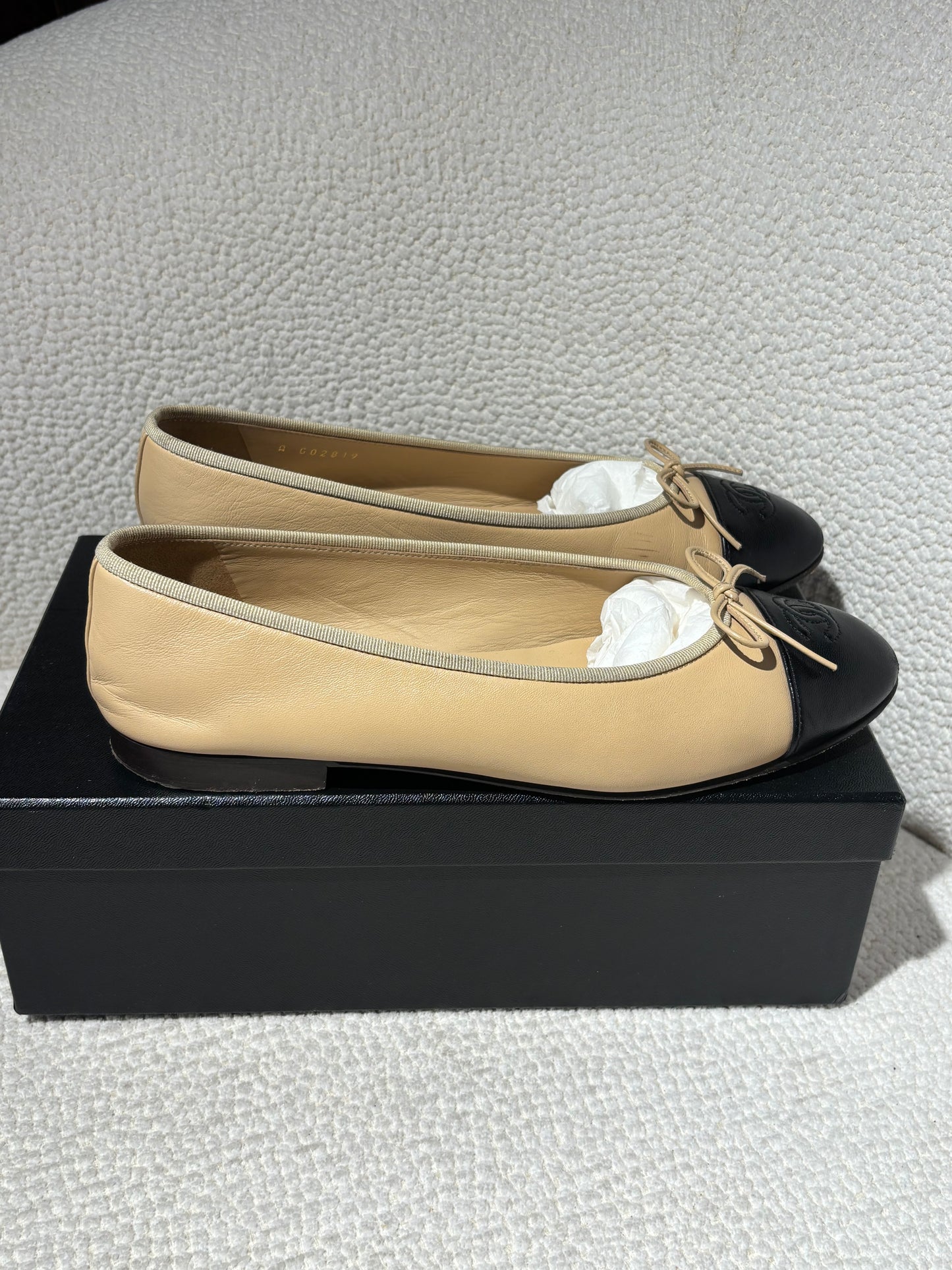 Chanel Ballerinas - Beige and Black lambskin - EU 40C