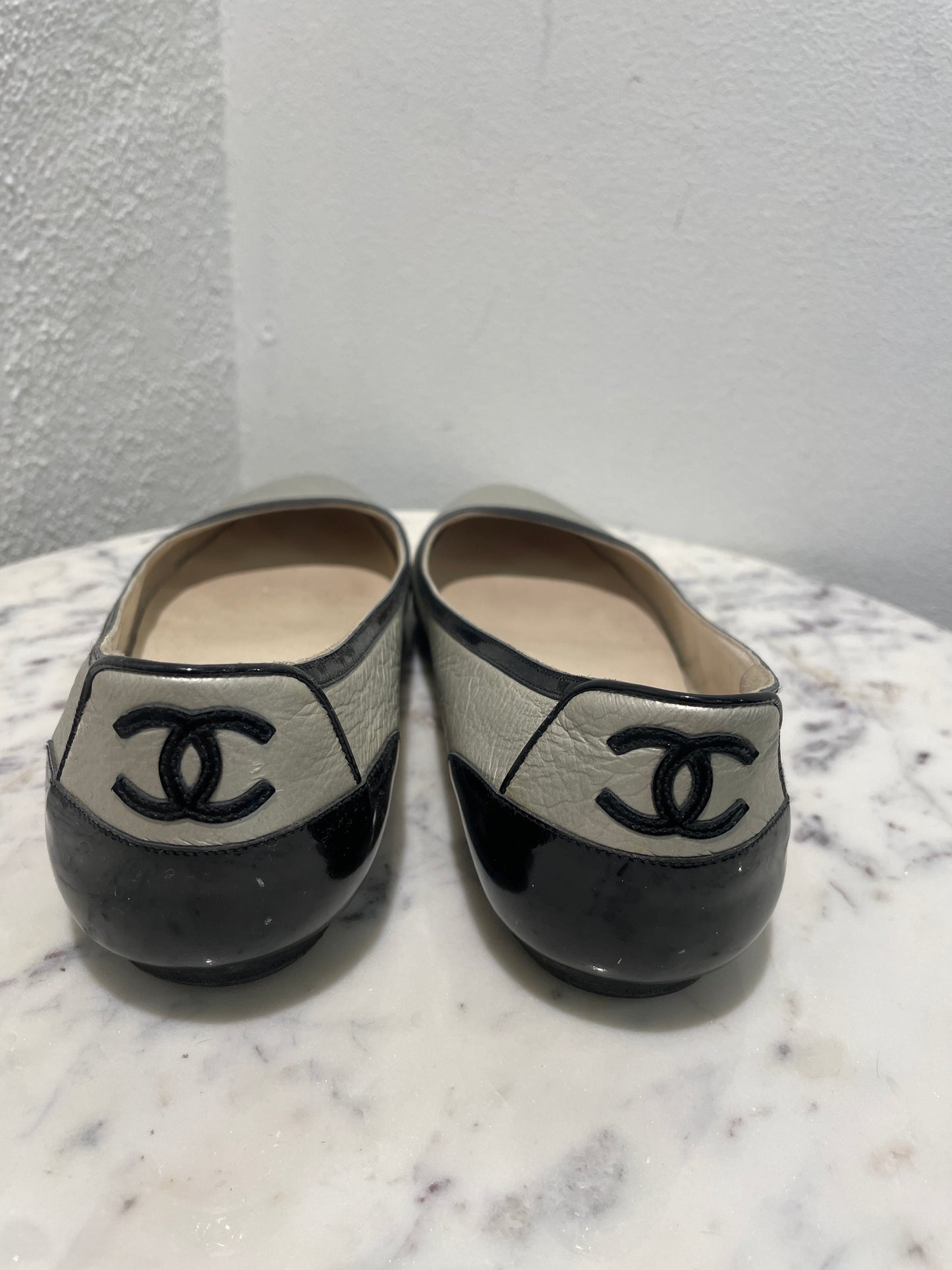 Chanel Ballerina Flats – Silver Leather with Black Patent Heel – EU 38