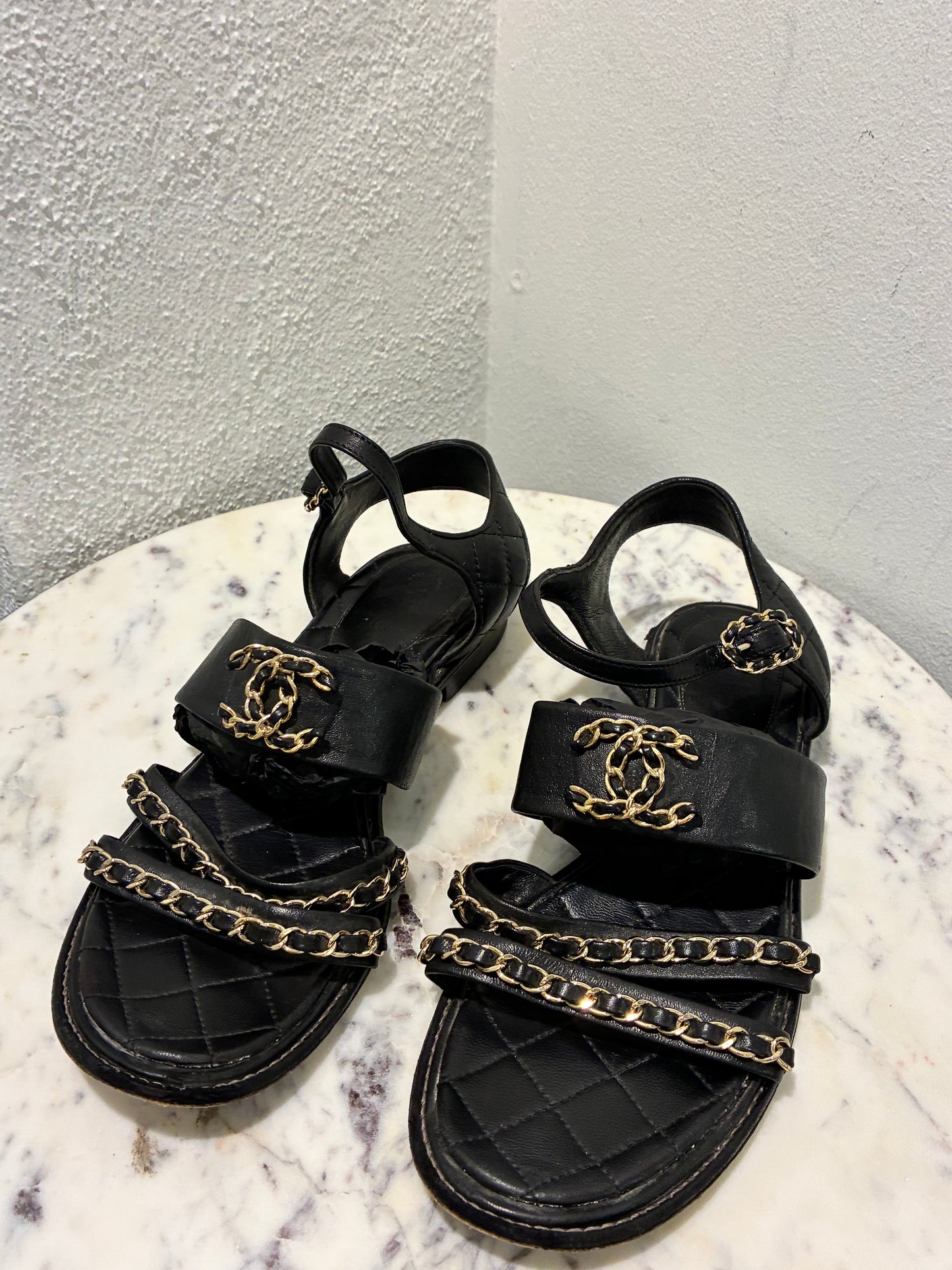 Chanel sandals – Black / Gold -EU 39 C - Medinas Wardrobe