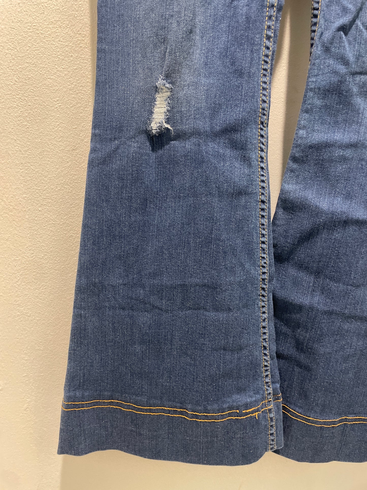 Alice + Olivia — Distressed Bootcut Jeans with Double-Stitch Hem (Size W26 / Fits EU 36)