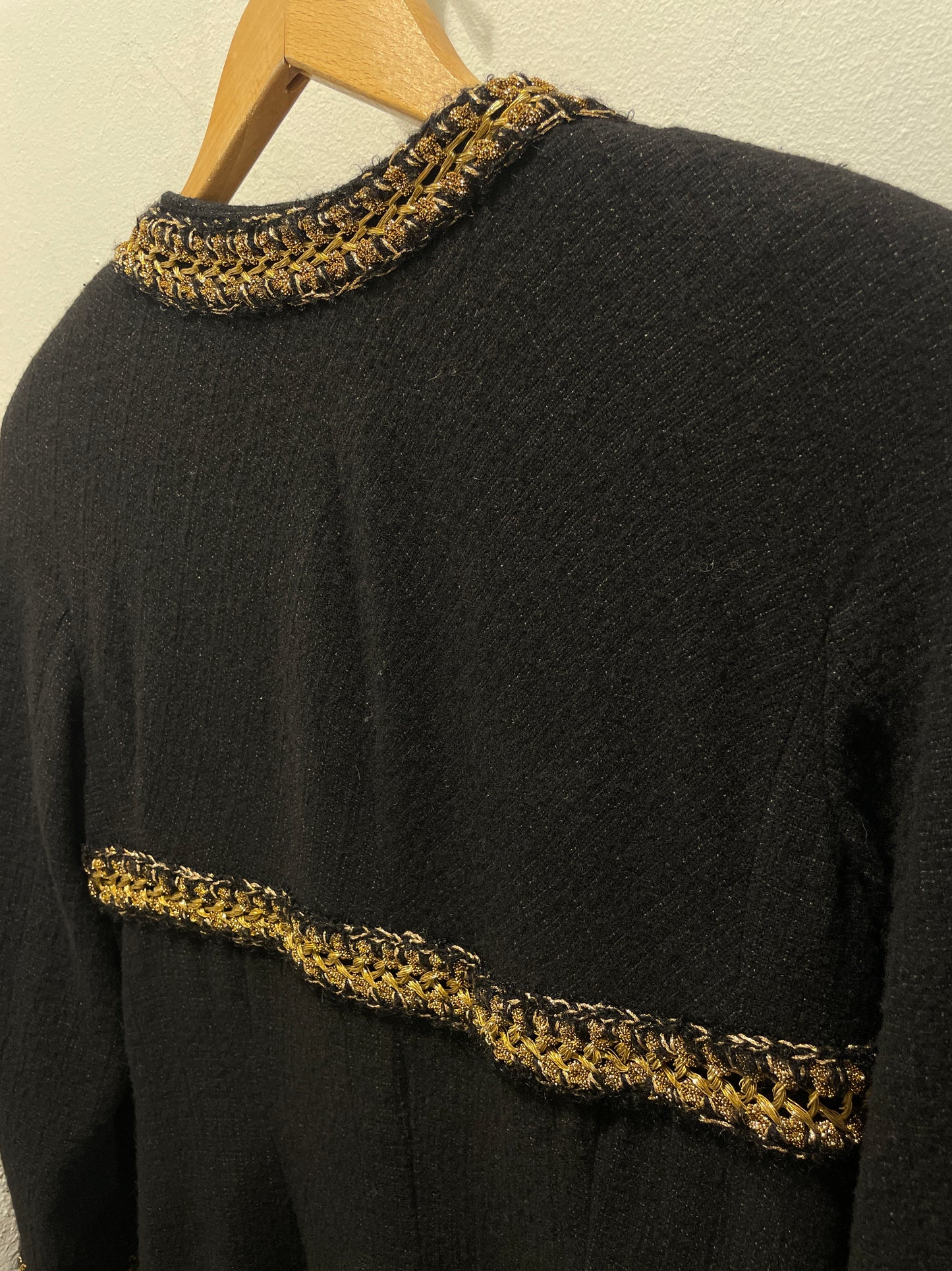 Chanel –  Boucle dress / jacket - black & gold - EU 44